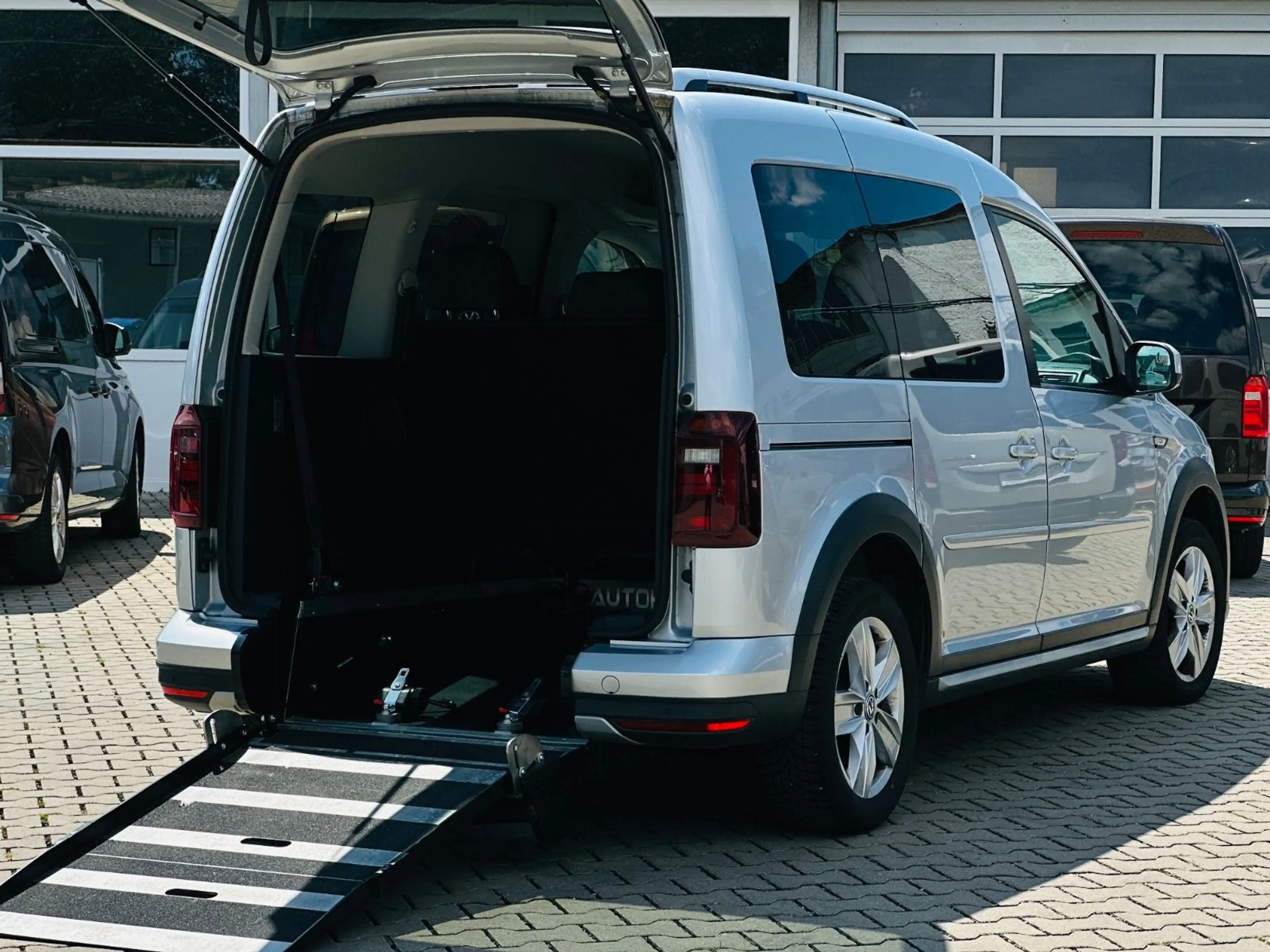 Volkswagen Caddy DSG  Alltrack Behindertengerecht-Rampe — photo 10