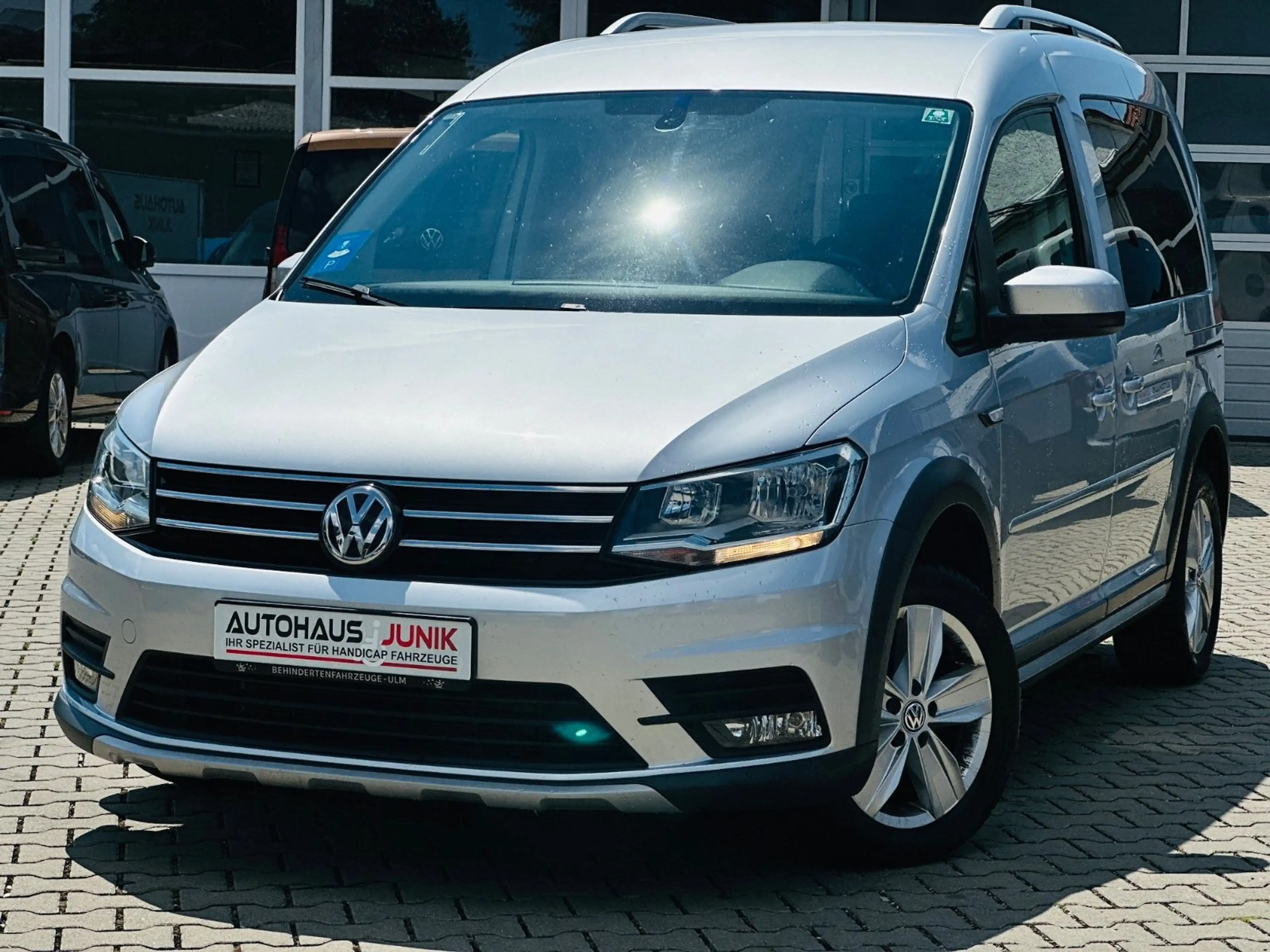 Volkswagen Caddy DSG  Alltrack Behindertengerecht-Rampe — photo 2