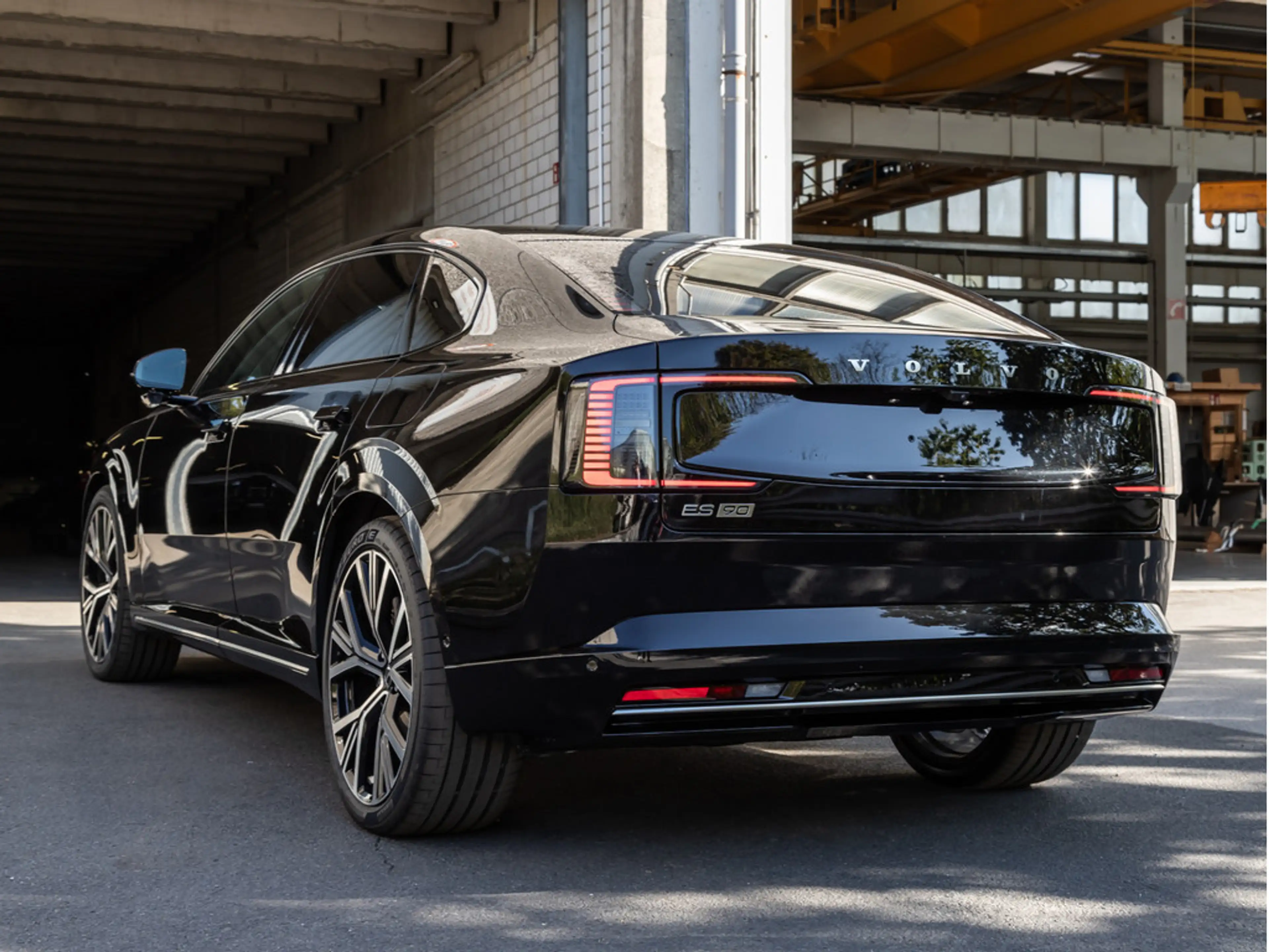 Volvo ES90 245 kW Single Motor Extended Range Ultra — photo 8