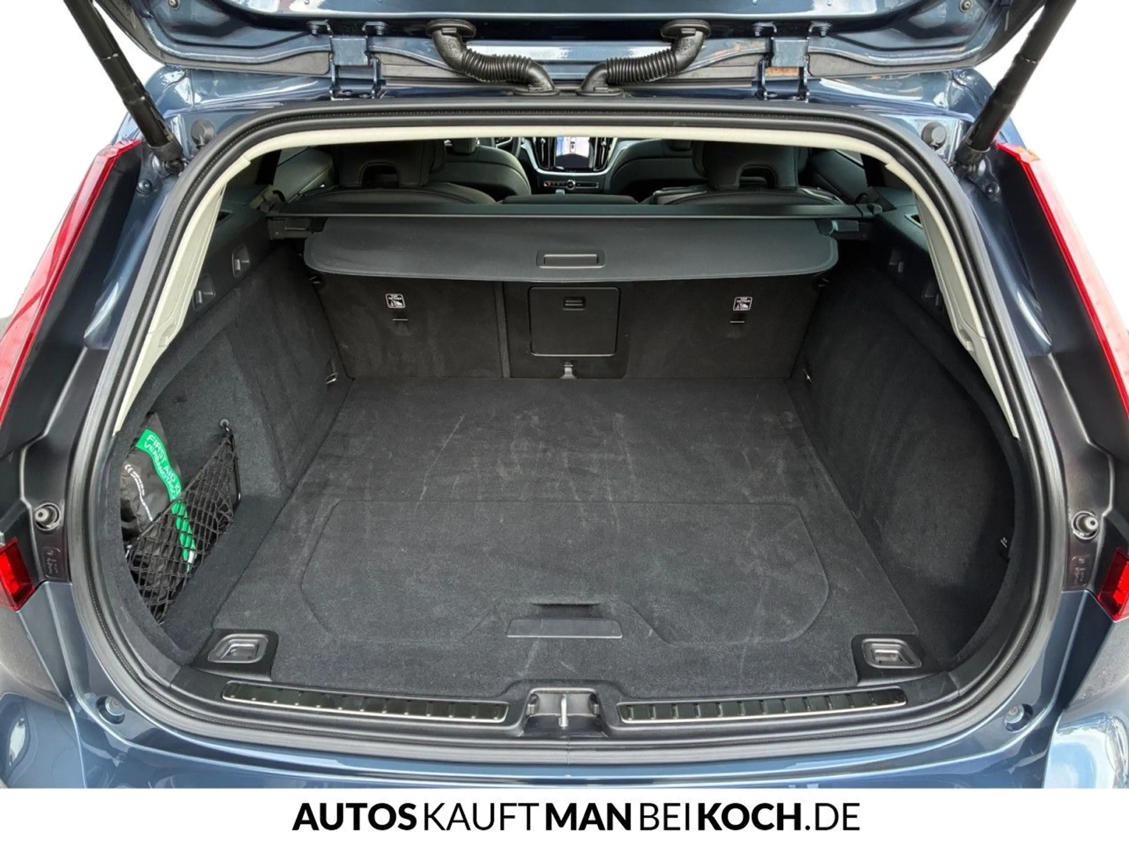 Volvo V60 B4 B Ultra Dark 360° ACC BLIS PANO H/K HUD — photo 14