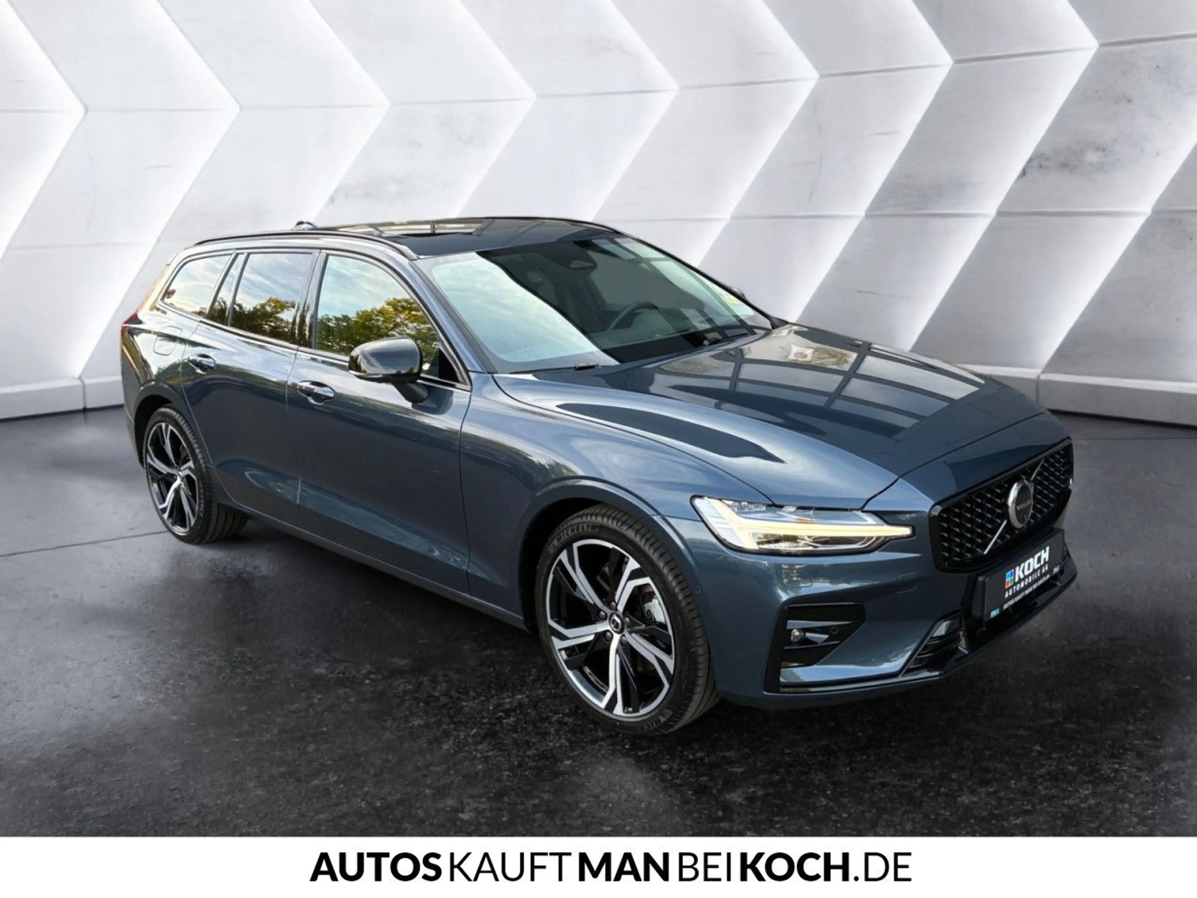 Volvo V60 B4 B Ultra Dark 360° ACC BLIS PANO H/K HUD — photo 5