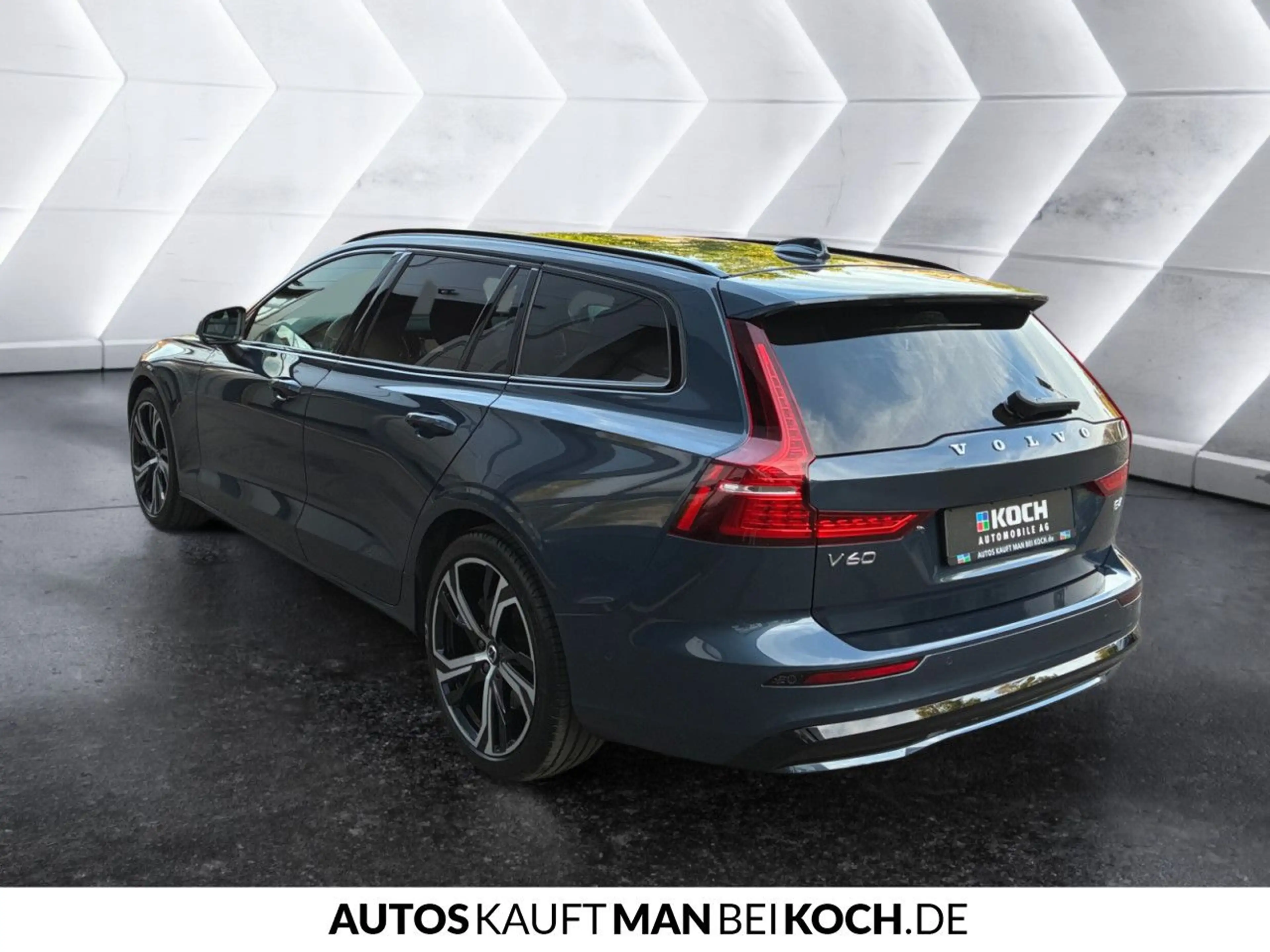 Volvo V60 B4 B Ultra Dark 360° ACC BLIS PANO H/K HUD — photo 3