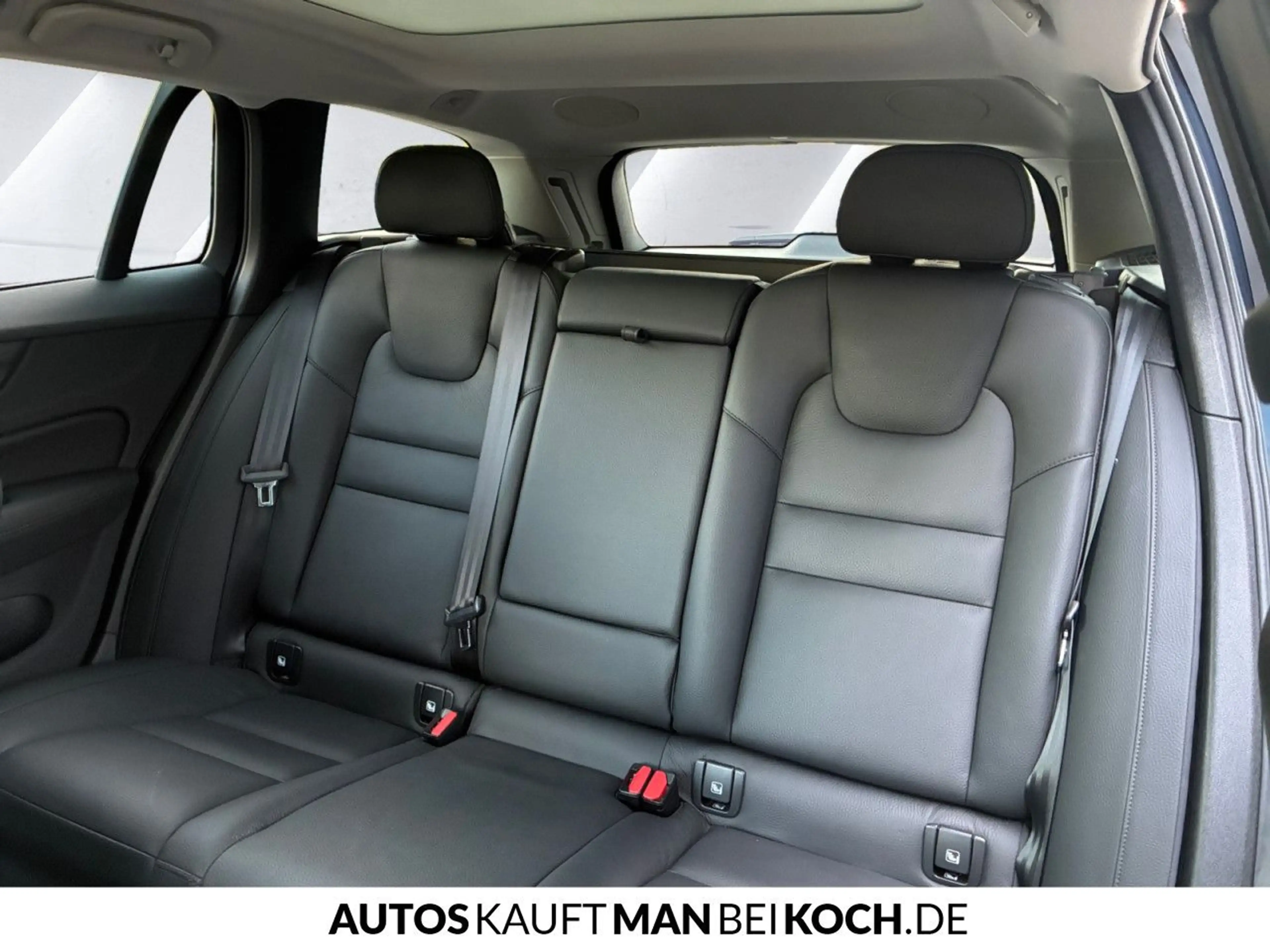 Volvo V60 B4 B Ultra Dark 360° ACC BLIS PANO H/K HUD — photo 7