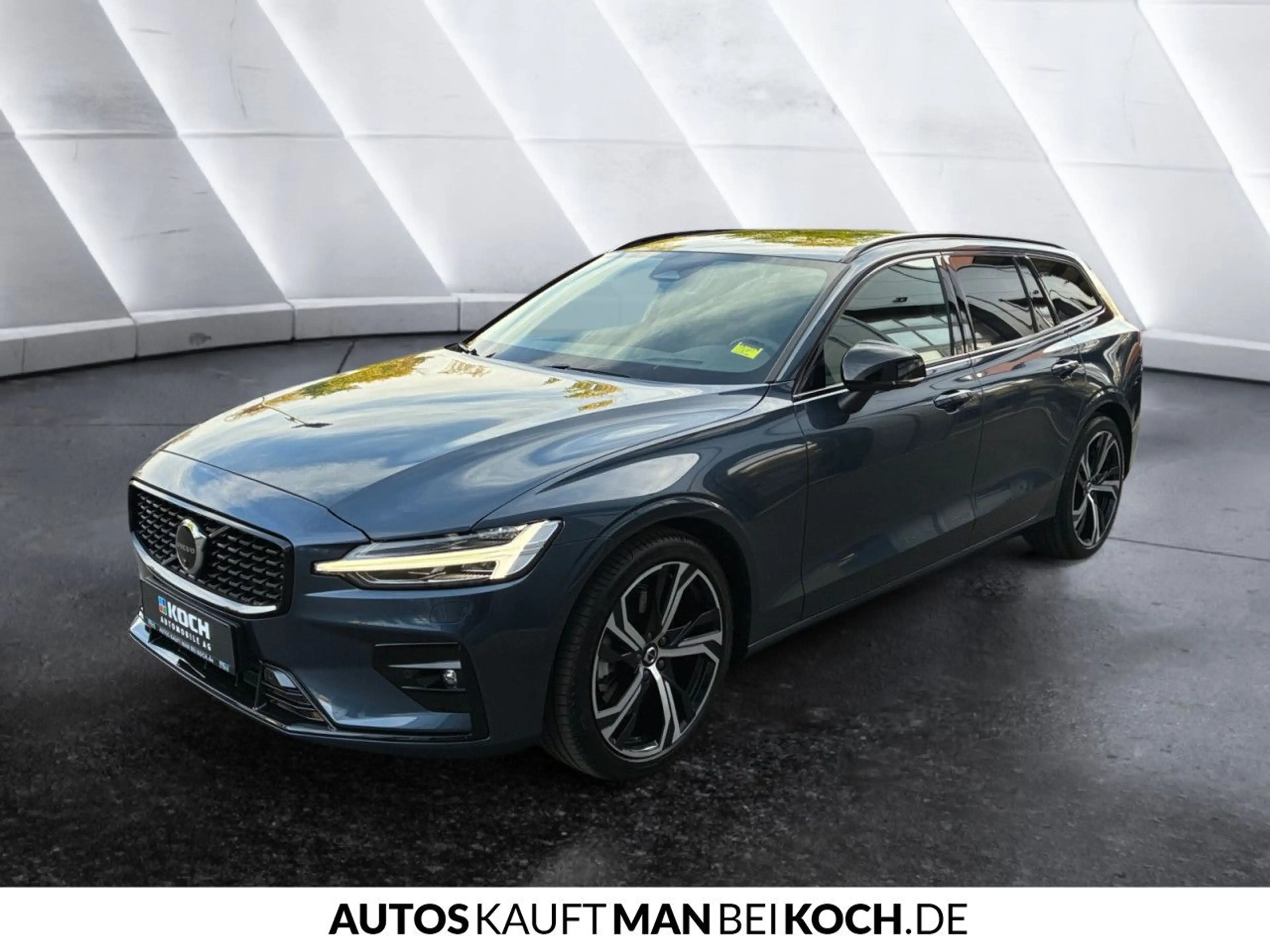 Volvo V60 B4 B Ultra Dark 360° ACC BLIS PANO H/K HUD — photo 2