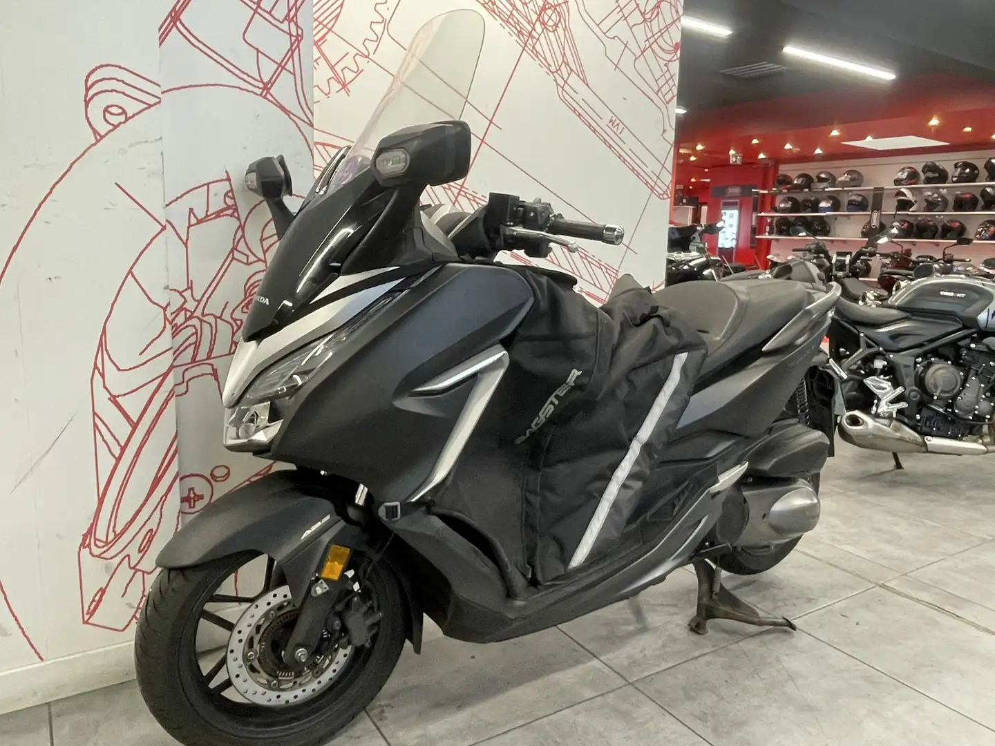 Honda Forza 300 Negro - 2