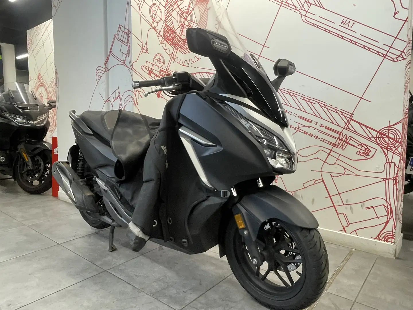 Honda Forza 300 Negro - 1