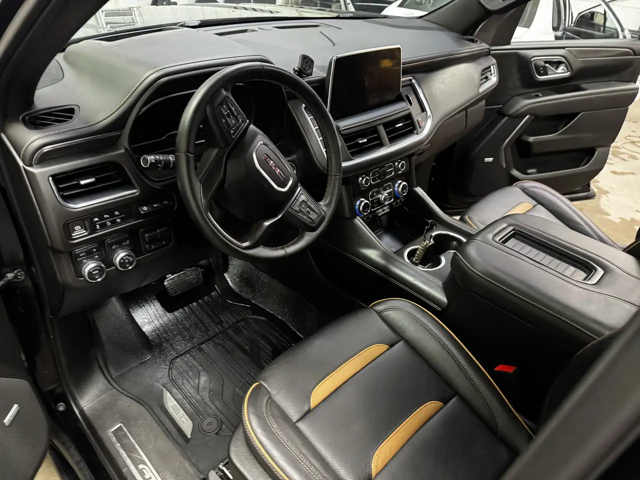 GMC Yukon снимка GMC Yukon