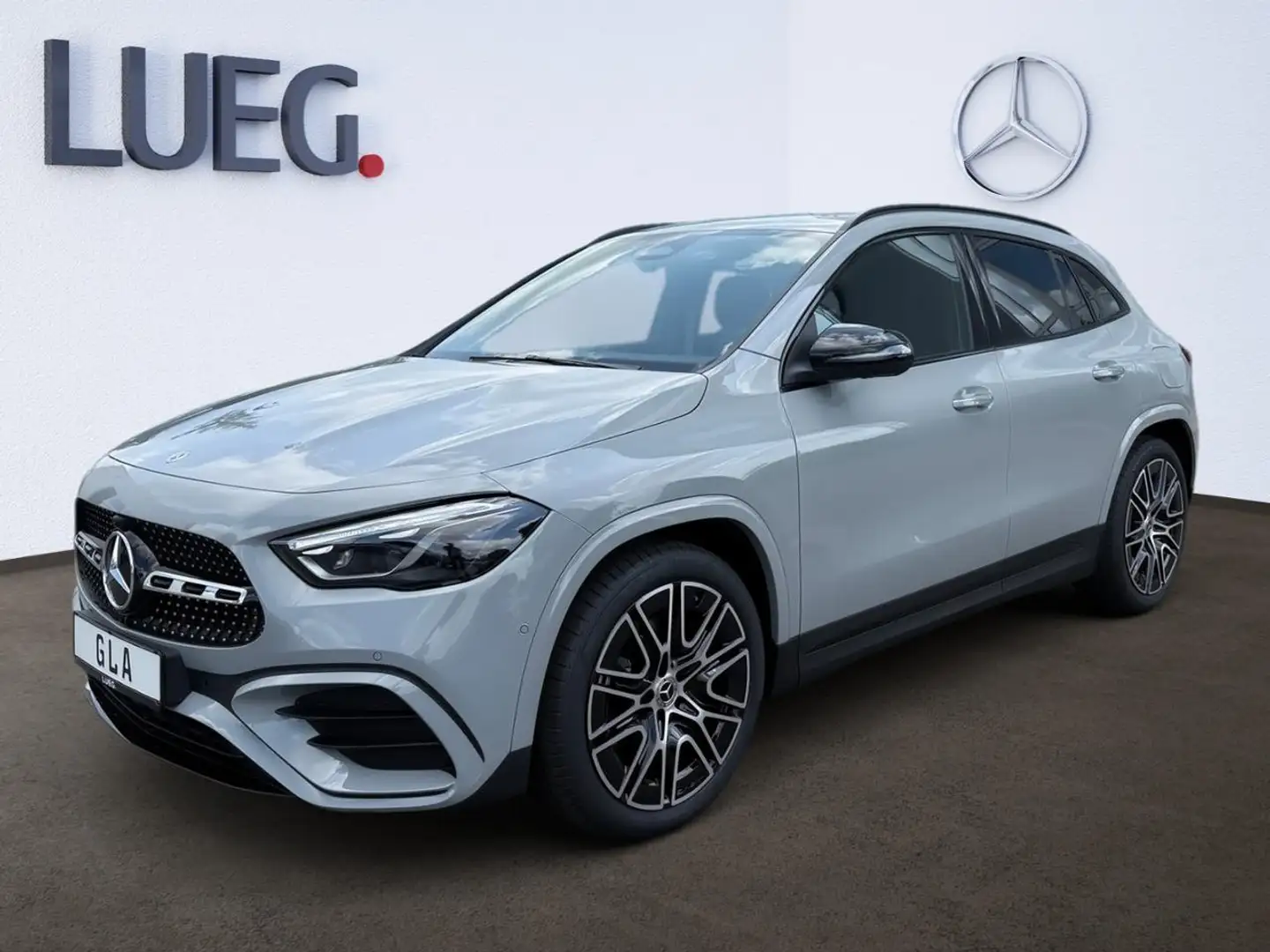 Mercedes-Benz GLA 200 SpurW S-Sitz W-Paket PDC SpurH AUT AHK Grau - 2