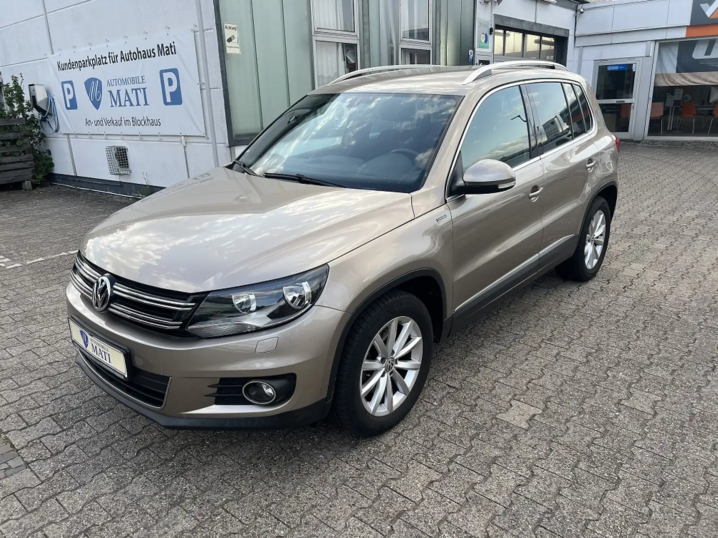 Volkswagen Tiguan Tiguan 2.0 TDI SCR BlueMotion Technology Sport & - 1