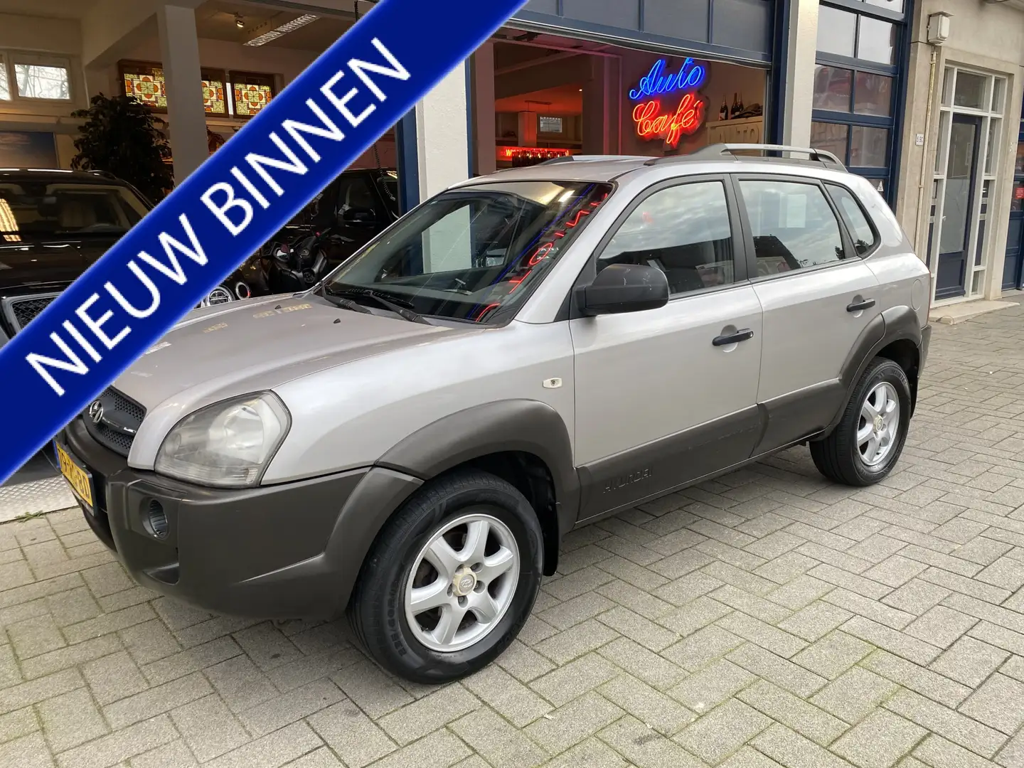 Hyundai TUCSON 2.0i Active AIRCO/NW APK 02-2025/NETTE STAAT Grijs - 1