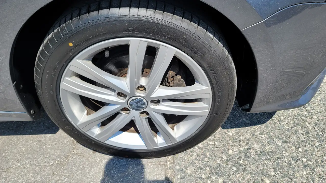 Volkswagen Jetta снимка Volkswagen Jetta