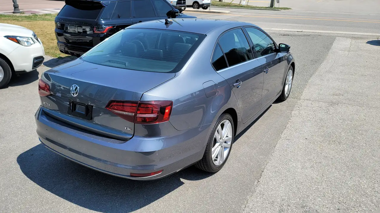 Volkswagen Jetta снимка Volkswagen Jetta