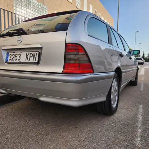 Mercedes-Benz C 240 Familiar Elegance