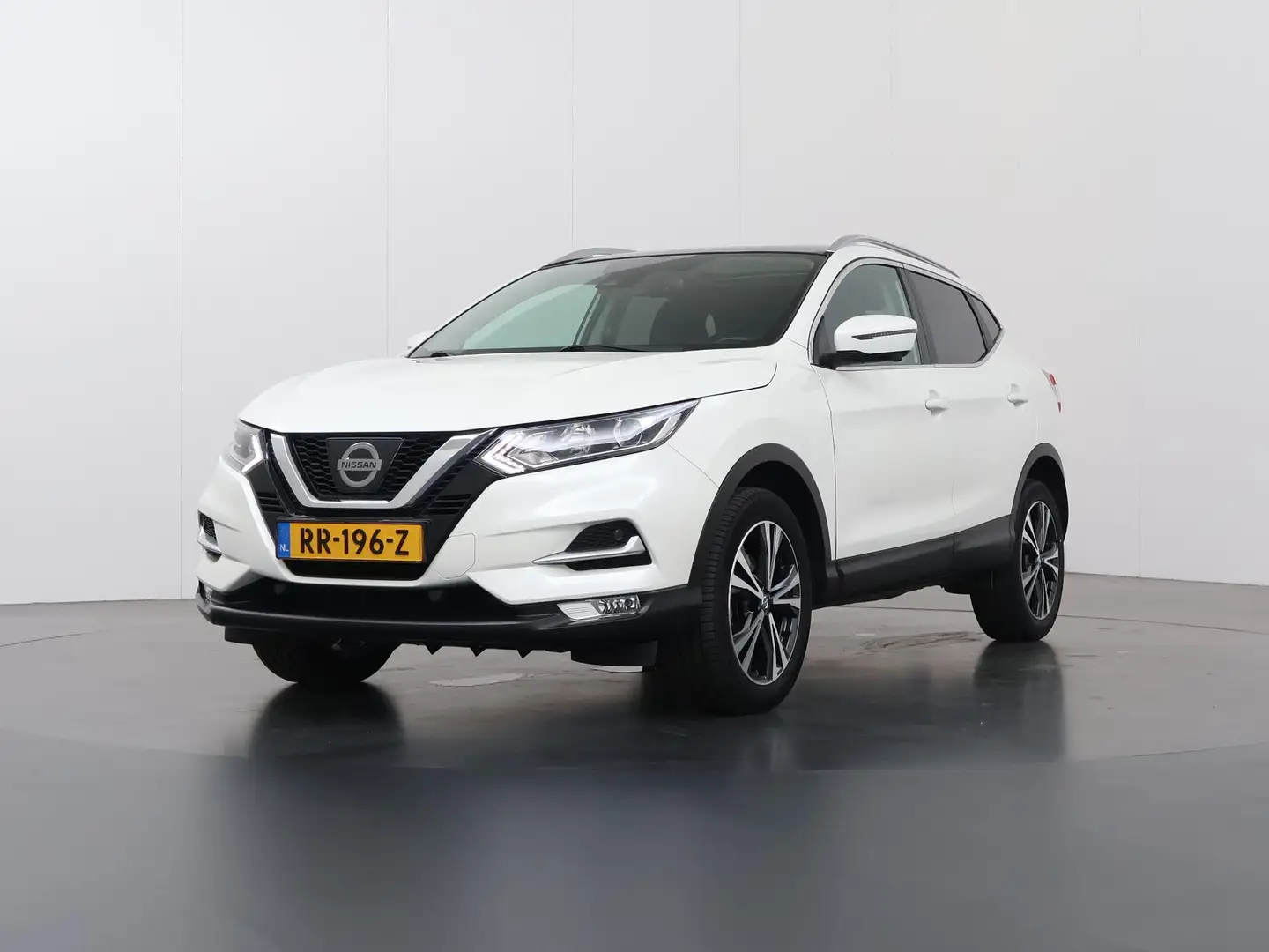 Nissan Qashqai 1.6 N-Connecta | Trekhaak | Panoramadak | Navigati Wit - 1