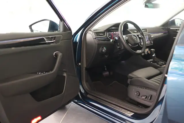 Skoda Superb view 9