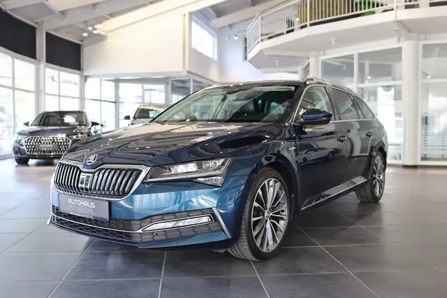 Skoda Superb view 3