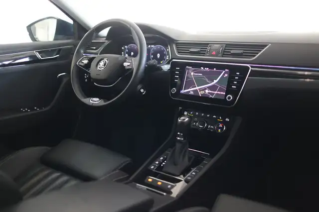 Skoda Superb view 8