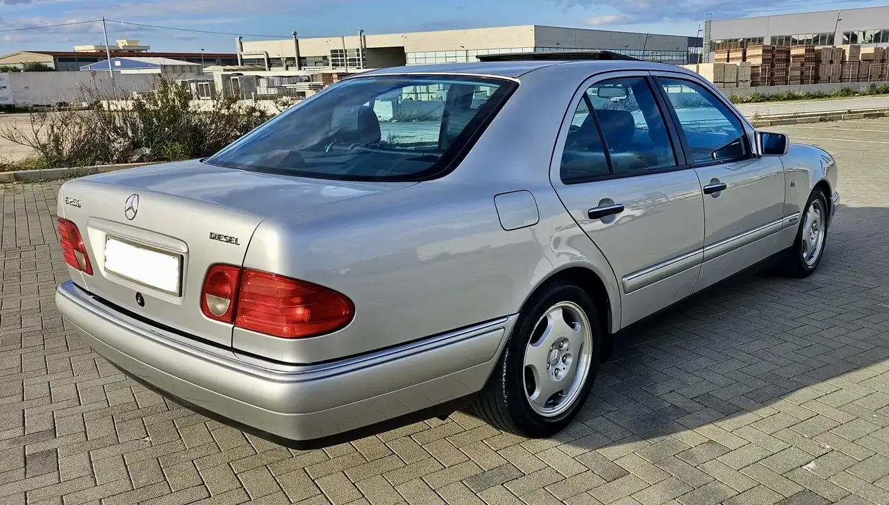 Mercedes-Benz E 250 Diesel Automatic - 65.000 Km - Tetto - Pelle, foto 3