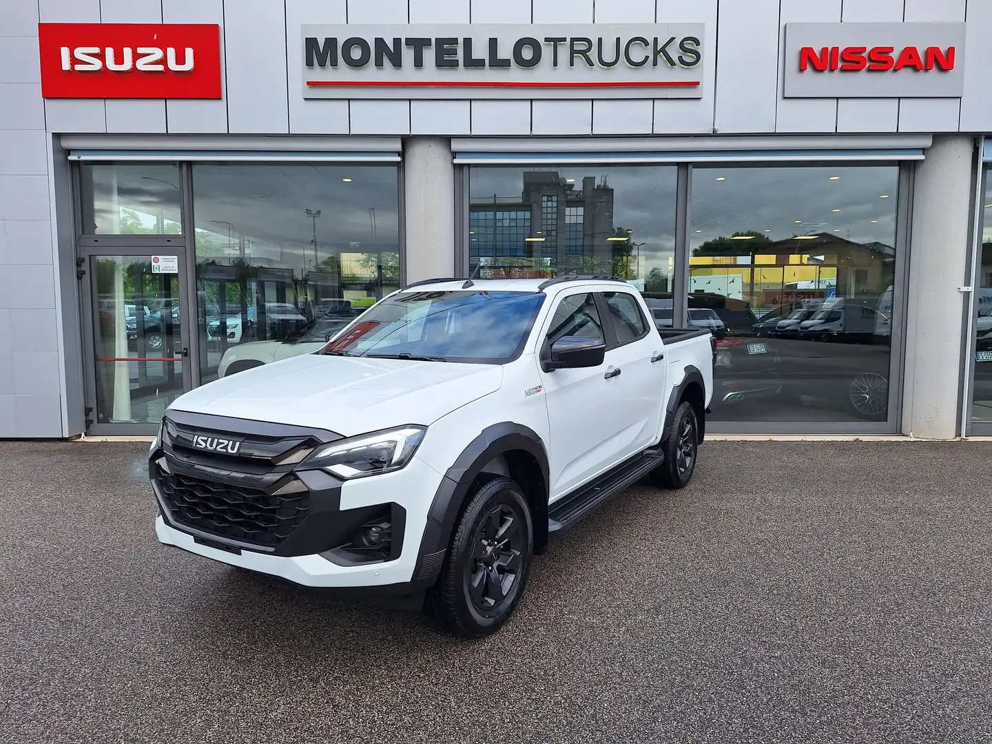 Isuzu D-Max 1.9 164cv Crew Nitro Sport 4x4 A/T PROMO GIUGNO Bianco - 1