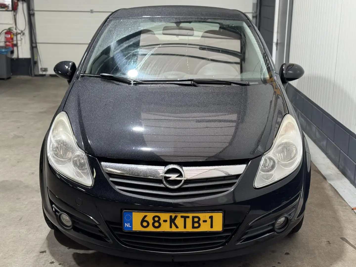 Opel Corsa 1.4-16V Business Schwarz - 2