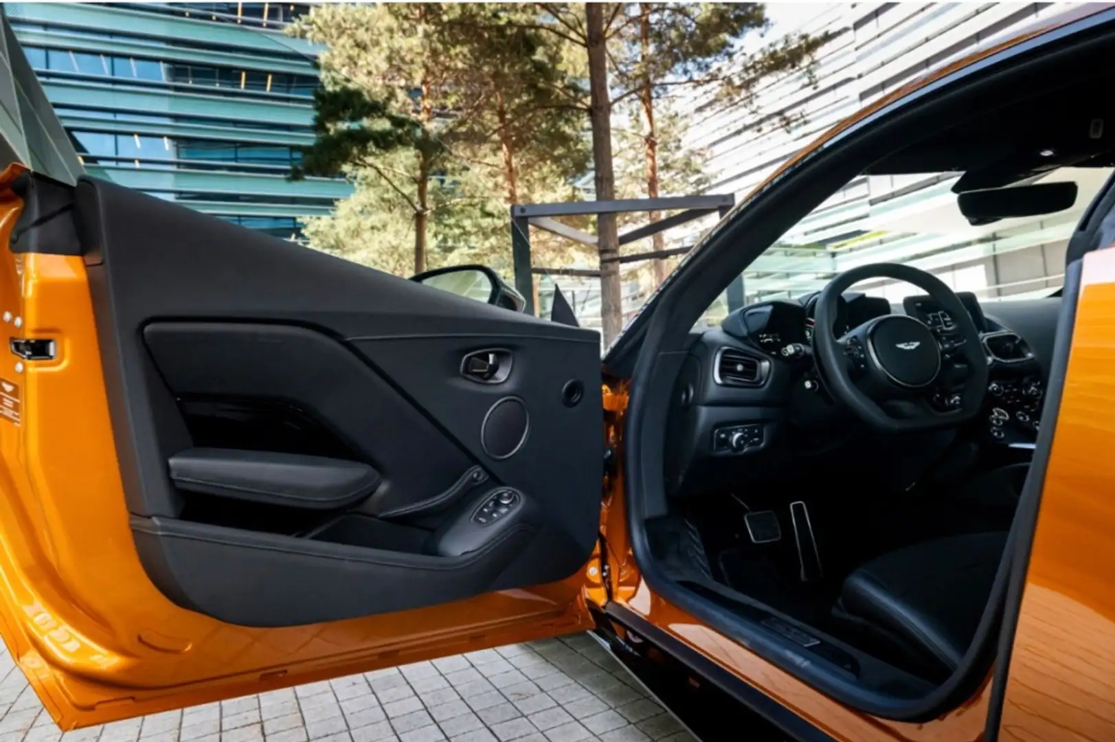 Aston Martin Vantage Orange - 1