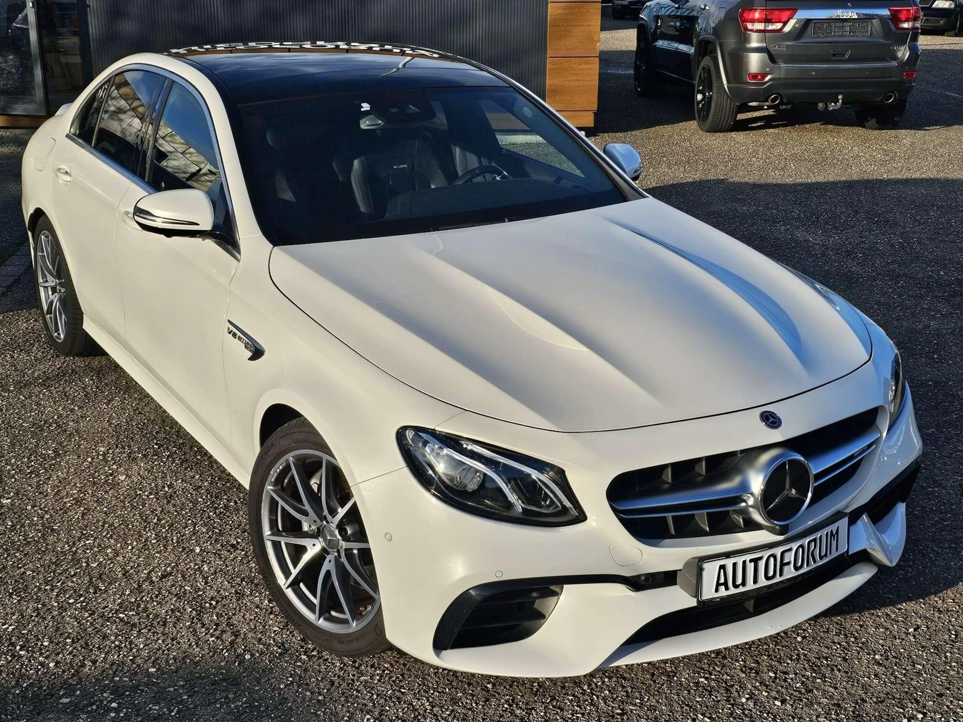 Mercedes-Benz E 63 AMG E 63 AMG 4Matic+ *Special Edition* — photo 3