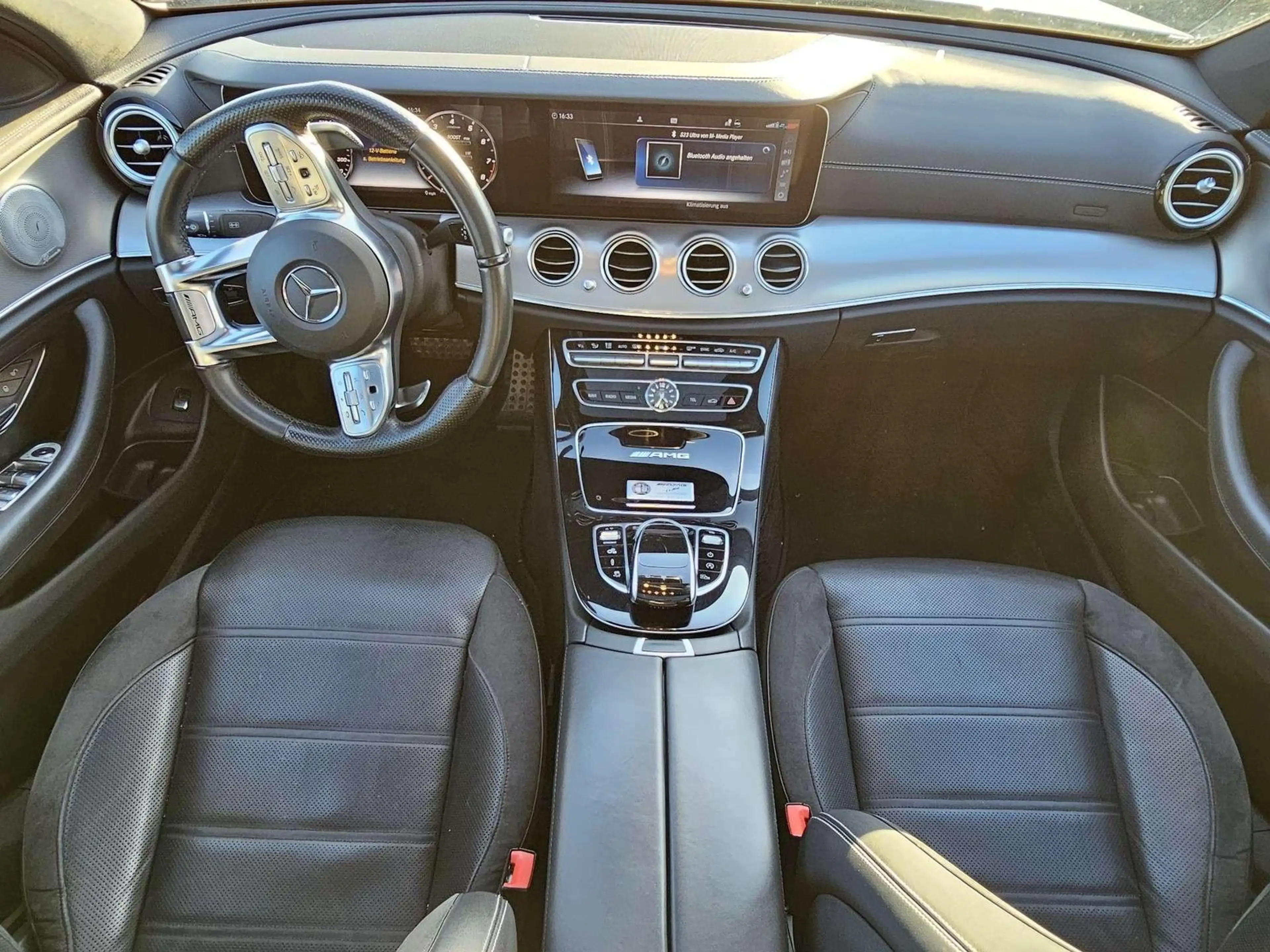 Mercedes-Benz E 63 AMG E 63 AMG 4Matic+ *Special Edition* — photo 11