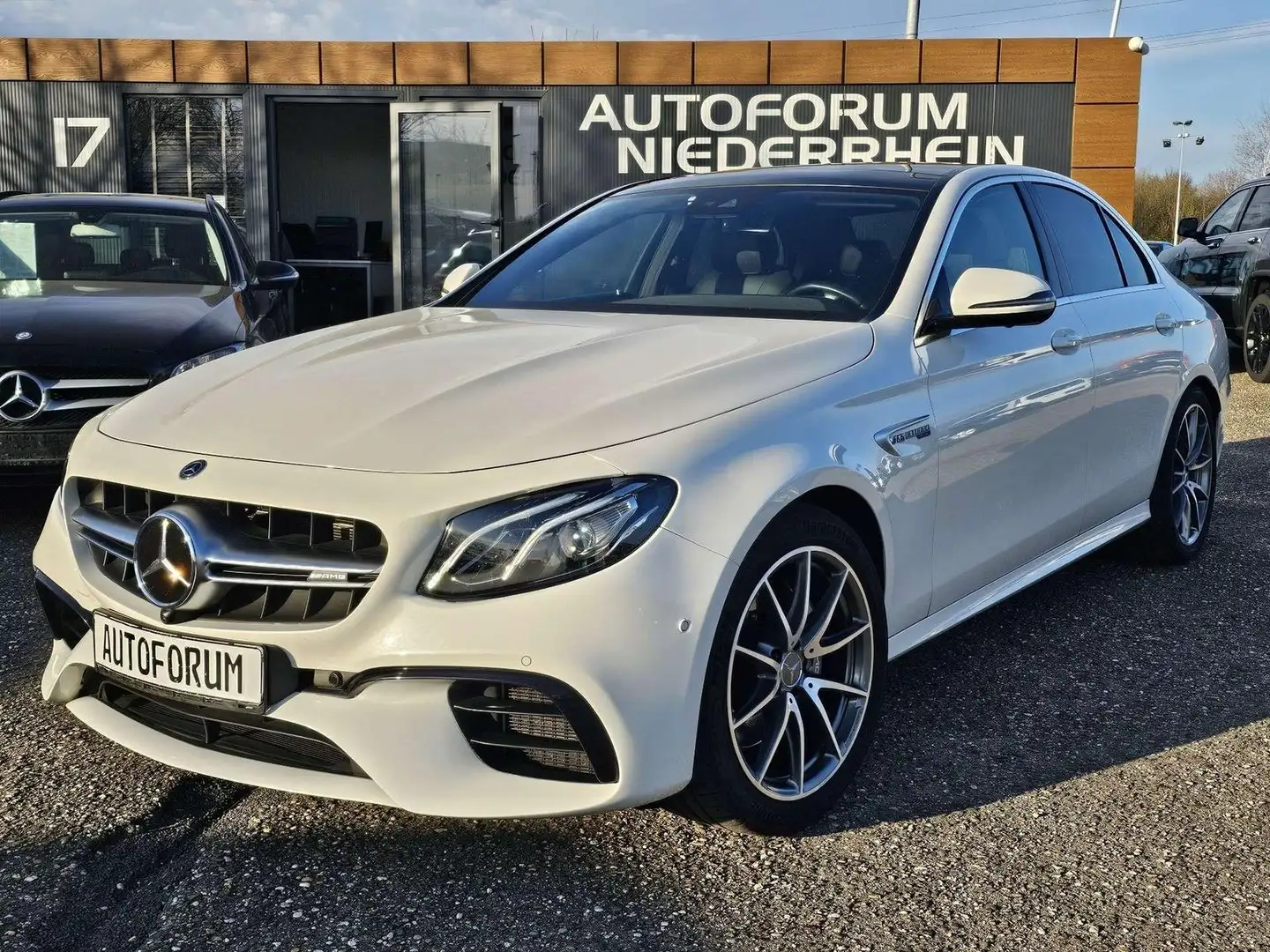 Mercedes-Benz E 63 AMG E 63 AMG 4Matic+ *Special Edition* Weiß - 1