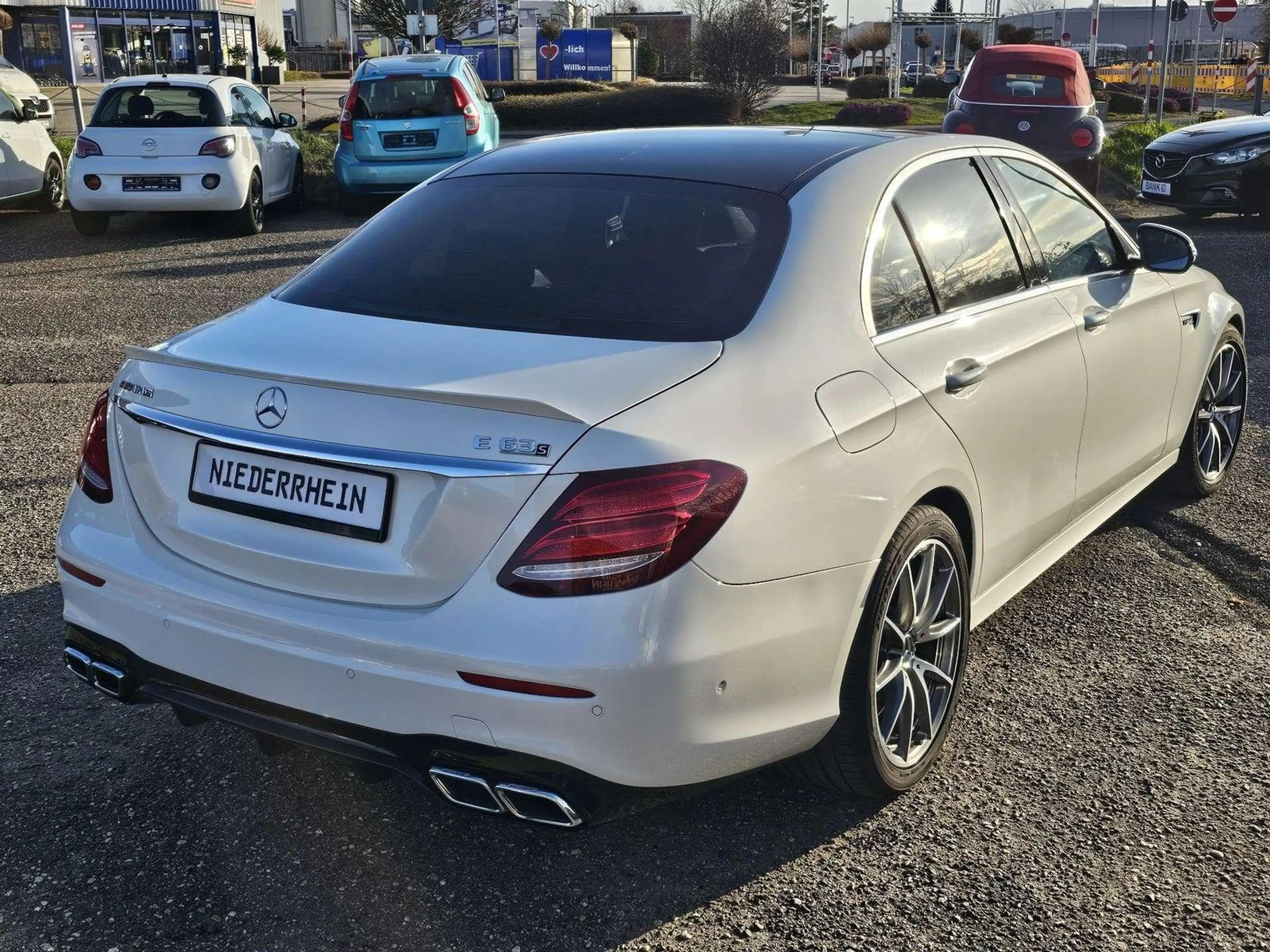 Mercedes-Benz E 63 AMG E 63 AMG 4Matic+ *Special Edition* — photo 5
