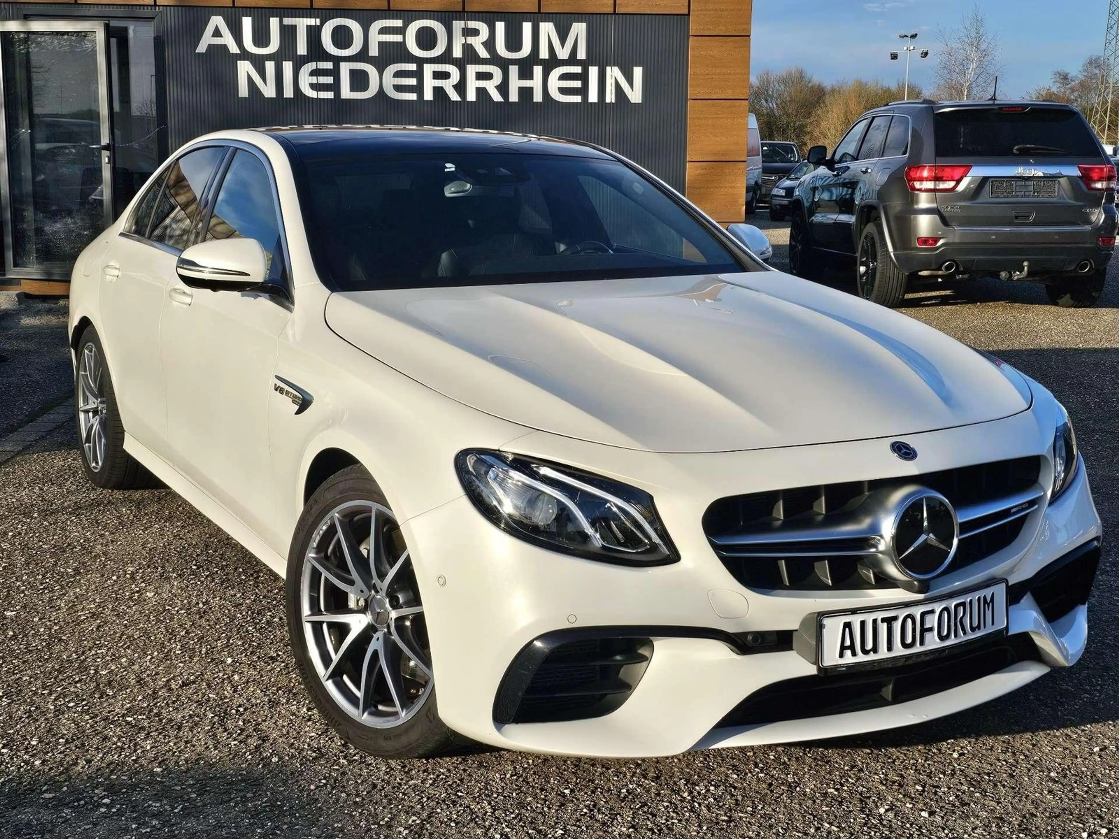 Mercedes-Benz E 63 AMG E 63 AMG 4Matic+ *Special Edition* — photo 4