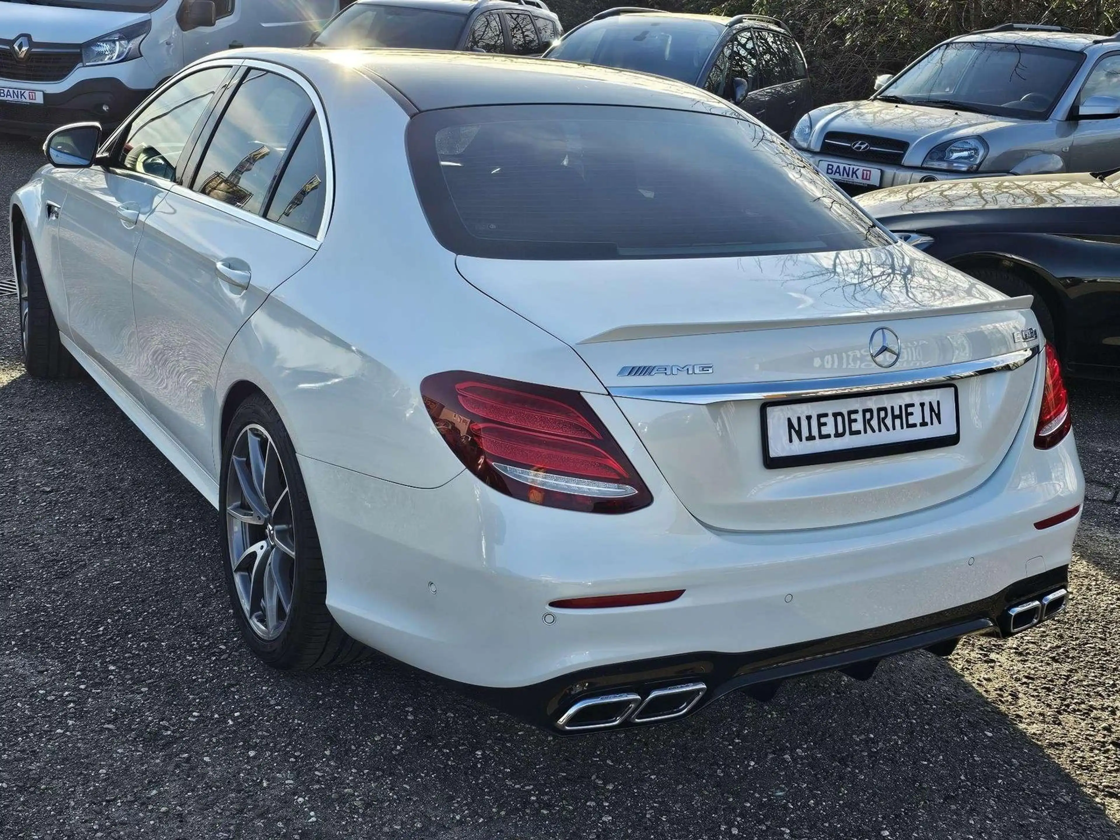 Mercedes-Benz E 63 AMG E 63 AMG 4Matic+ *Special Edition* — photo 8