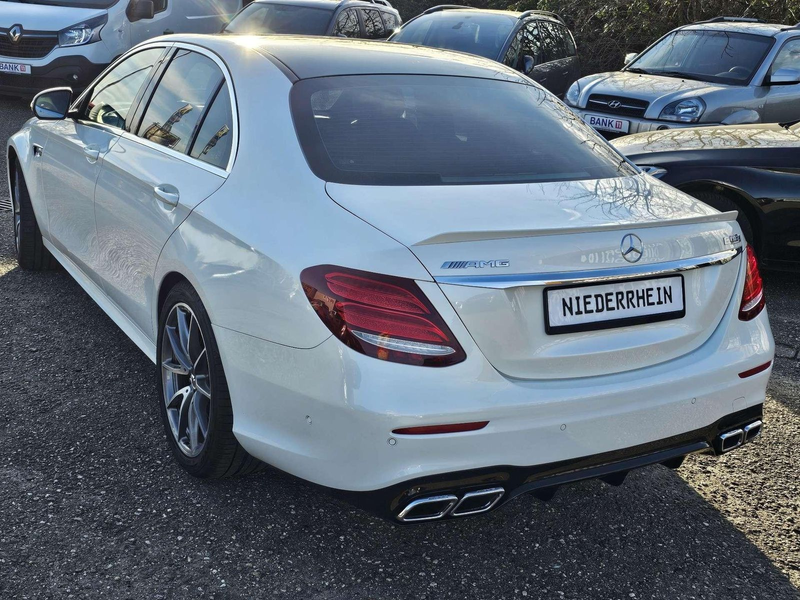 Mercedes-Benz E 63 AMG E 63 AMG 4Matic+ *Special Edition* — photo 8