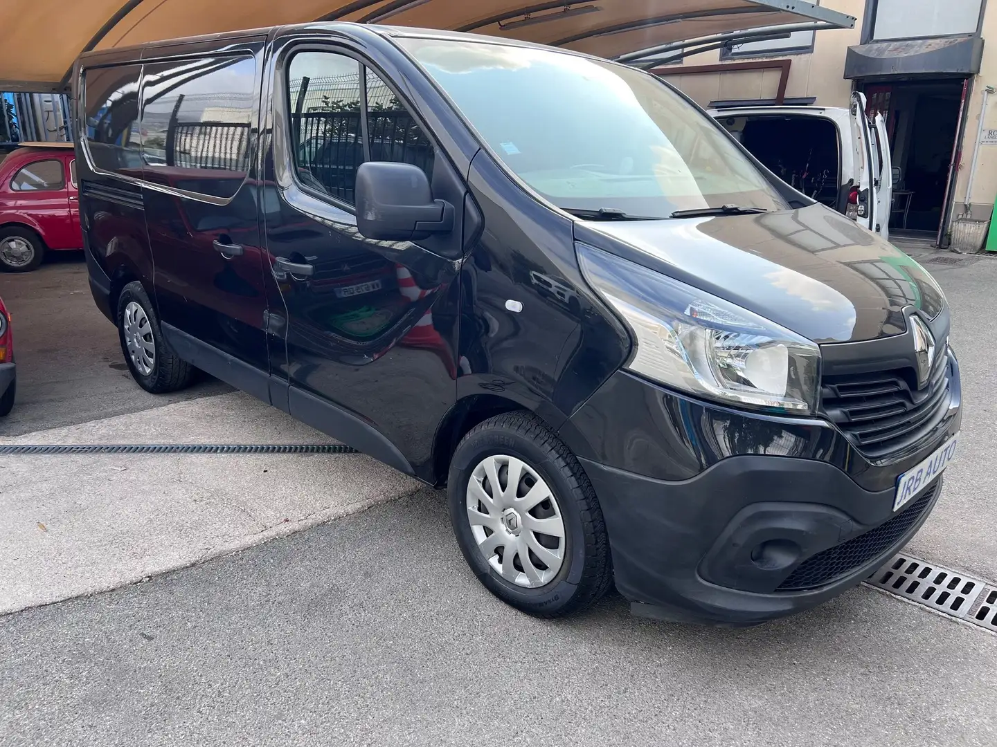 Renault Trafic Noir - 1