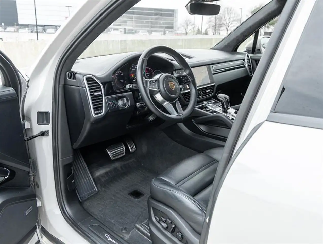 Porsche Cayenne снимка Porsche Cayenne