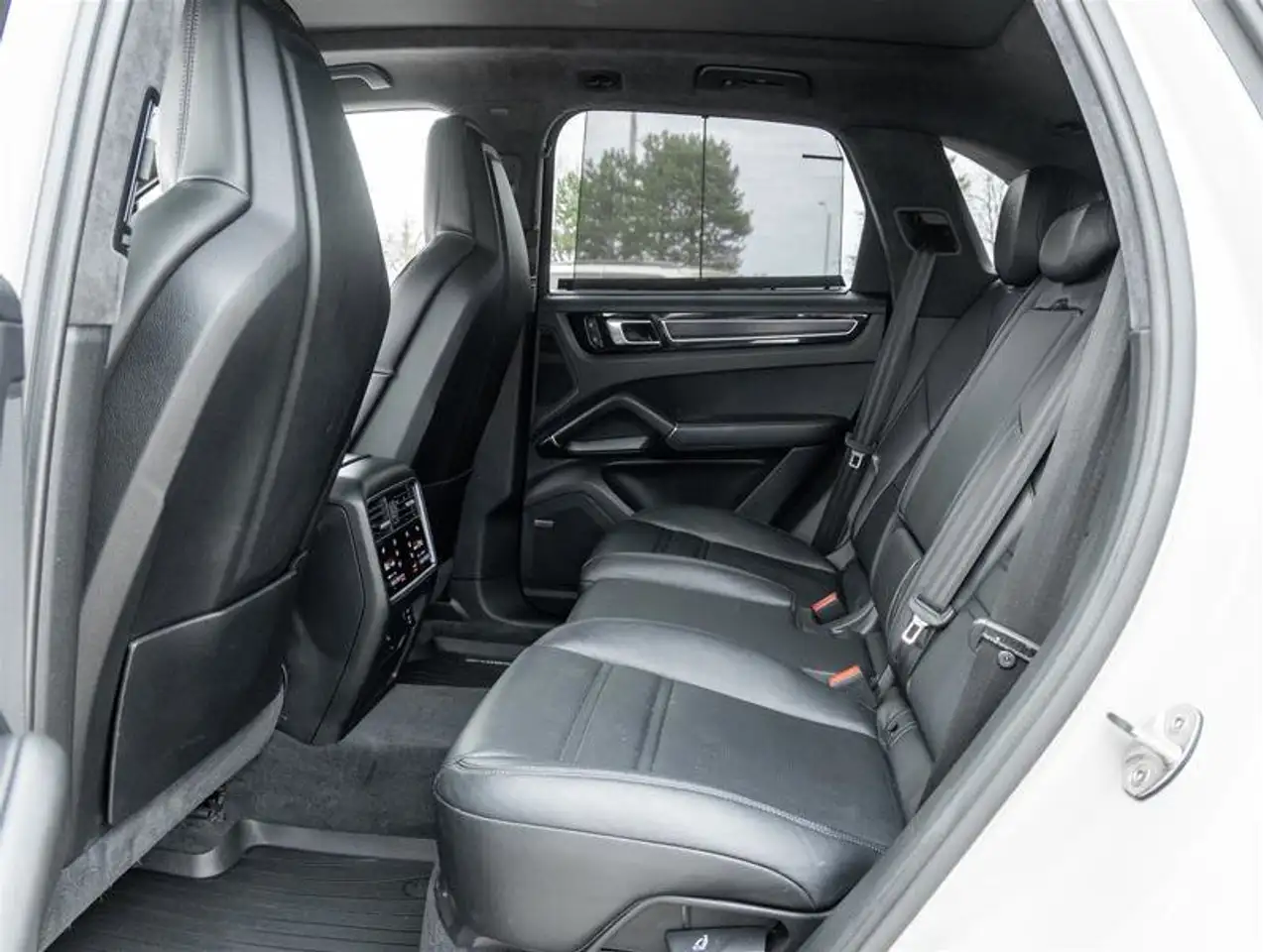 Porsche Cayenne снимка Porsche Cayenne