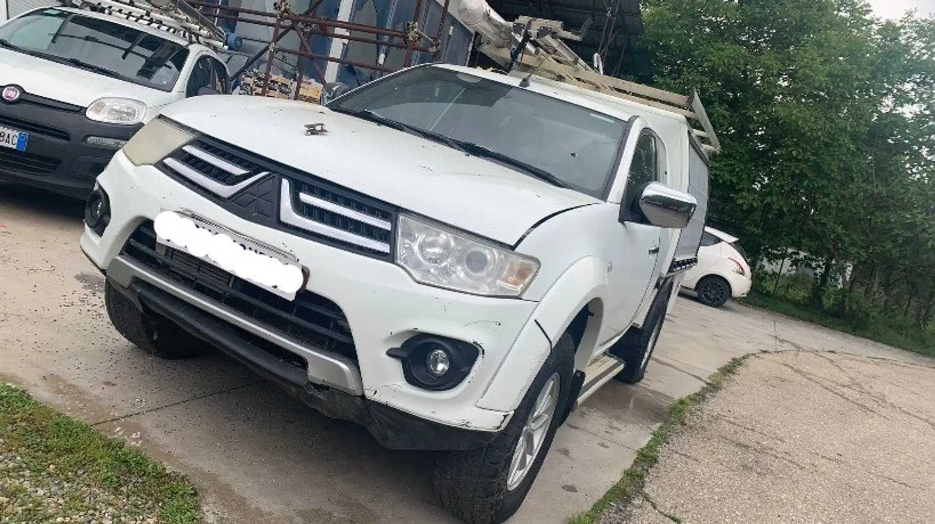 Mitsubishi L200 2.5 DS 4X4 180 CV ALLESTITO Bílá - 1