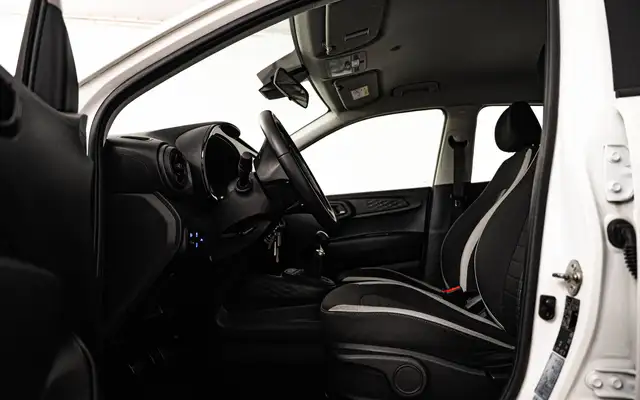 Hyundai I10 view 9