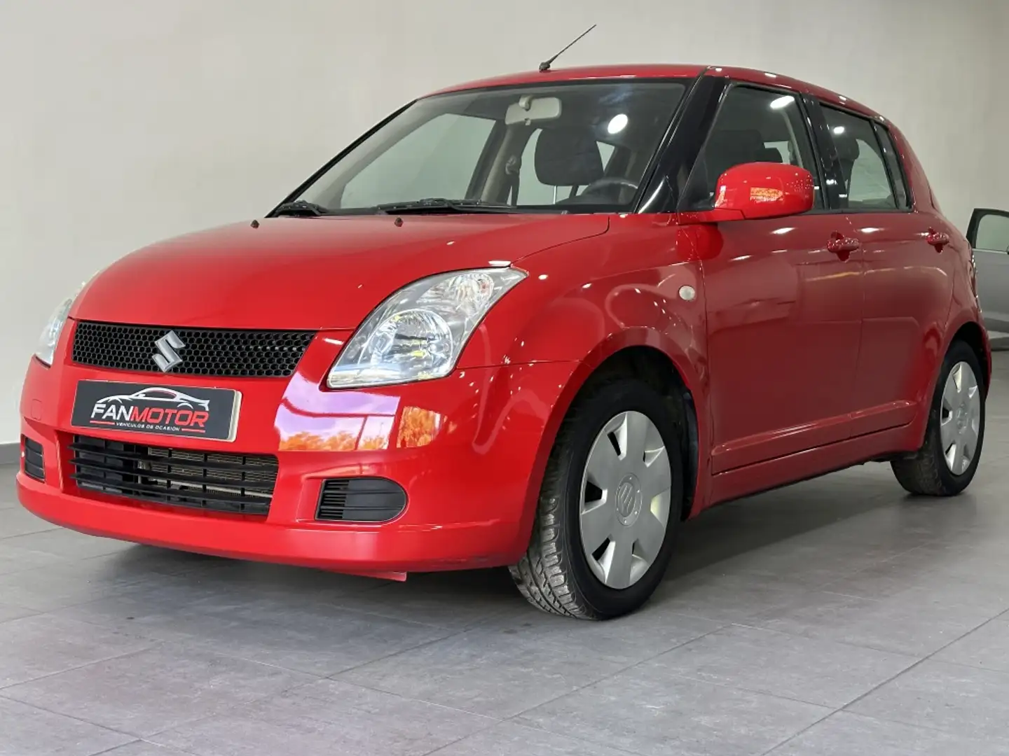 Suzuki Swift 1.3 GL Rojo - 2