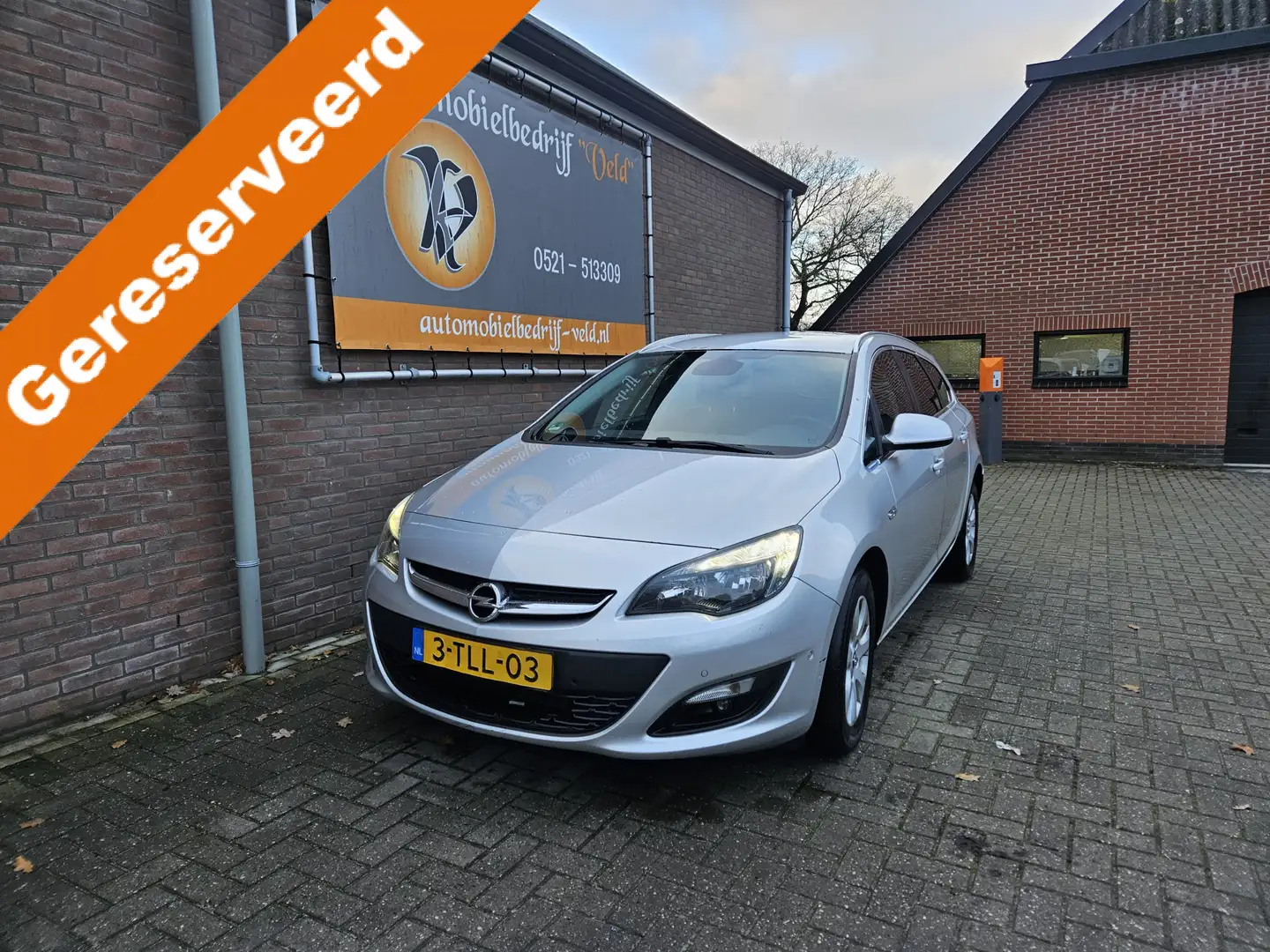 Opel Astra Sports Tourer 1.6 CDTi Business + Grijs - 1