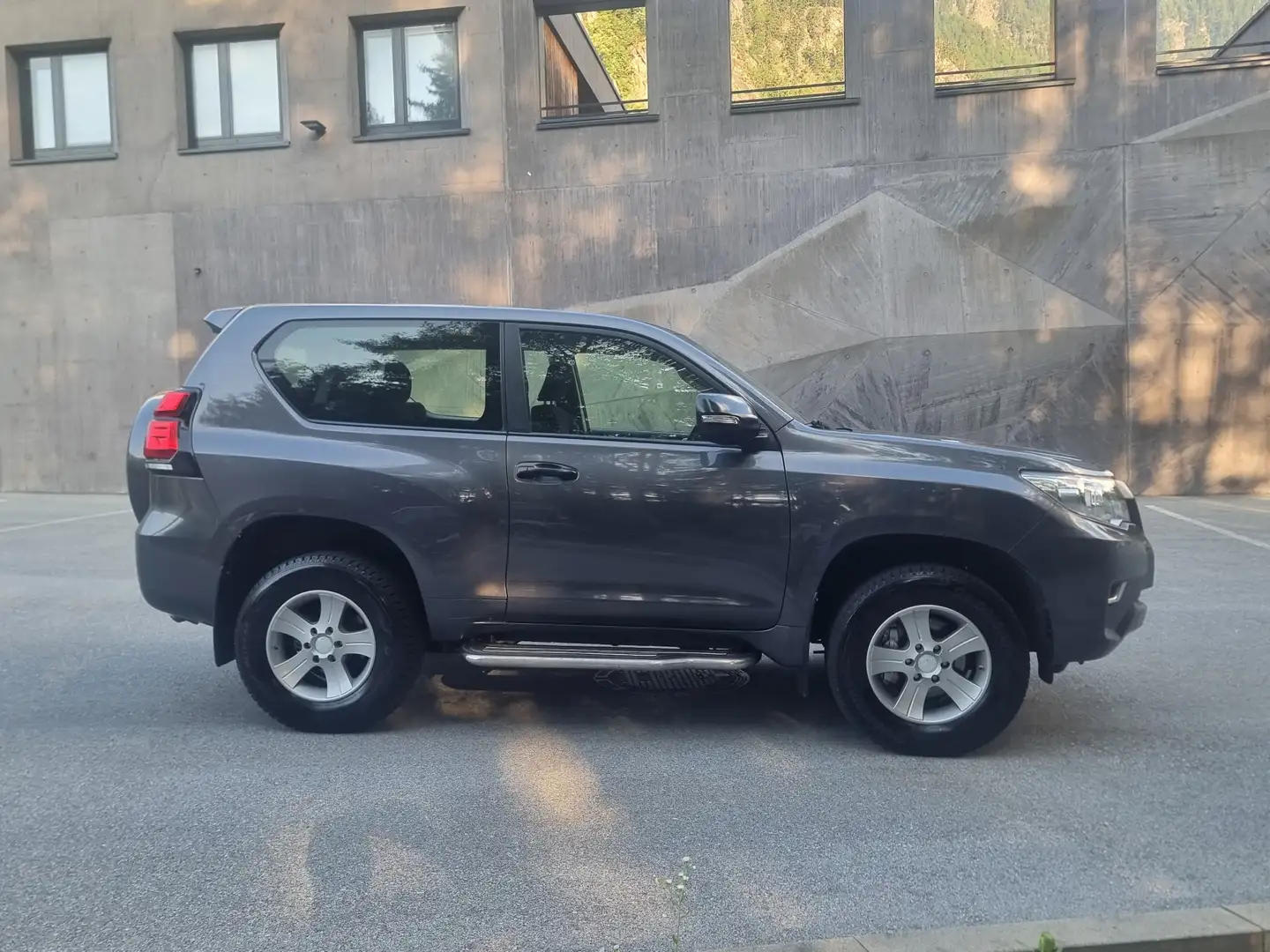 Toyota Land Cruiser 2,8 D-4D 4WD Gris - 2