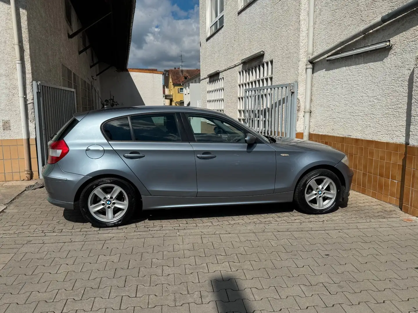 BMW 118 i 2.0 130PS*Autom.*M-Lenkr*Klima*PDC*SH*2.Hd. Blauw - 2