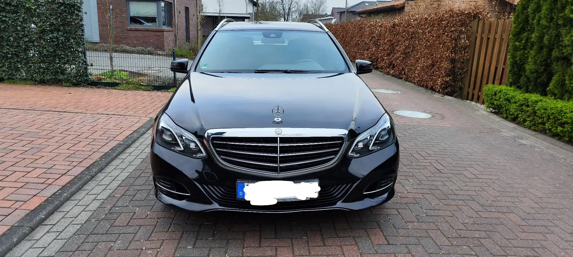 Mercedes-Benz E 220 E 220 CDI BlueEfficiency (212.202) Schwarz - 2