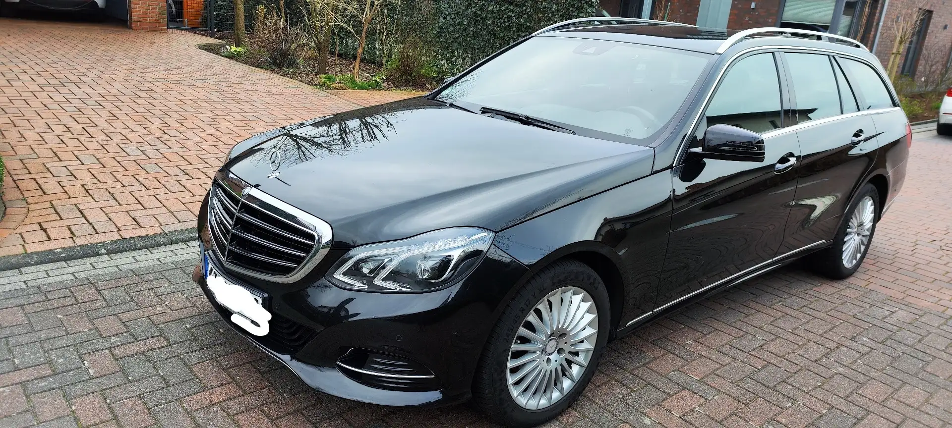Mercedes-Benz E 220 E 220 CDI BlueEfficiency (212.202) Schwarz - 1