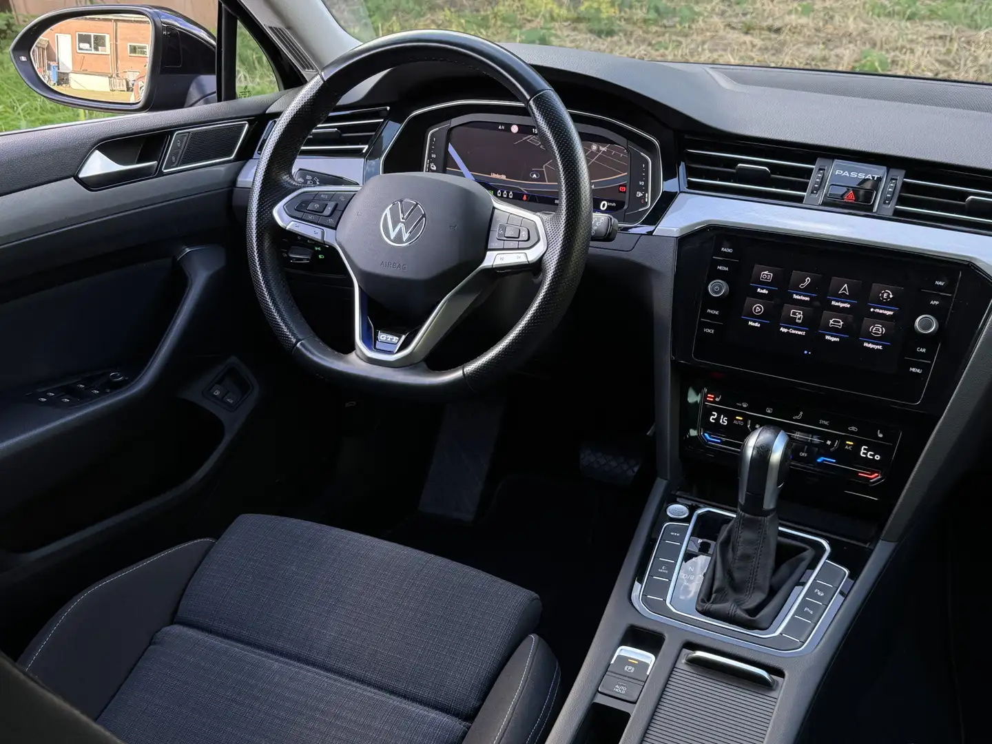 Volkswagen Passat Variant 218PK DSG HYBRID GTE BUSINESS CAMERA/NAVI/IQ-LIGHT Zwart - 2