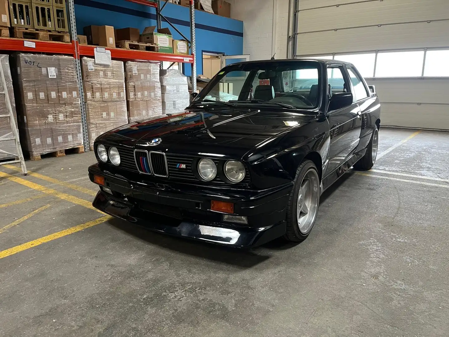 BMW M3 E30 Noir - 1
