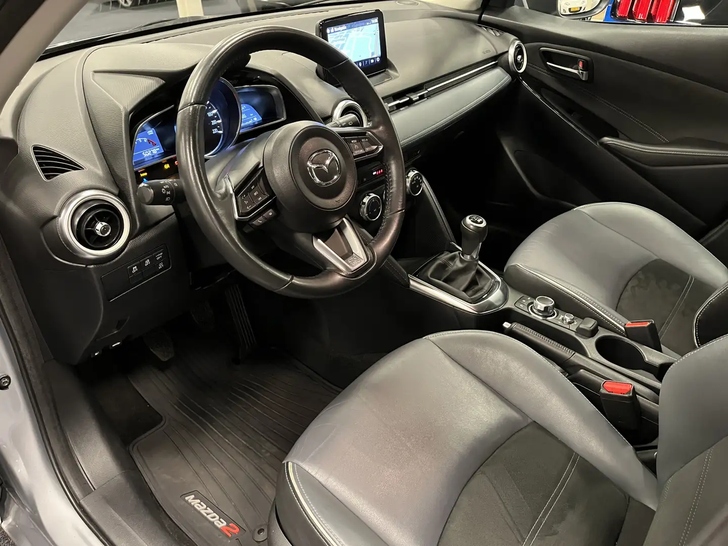 Mazda 2 1.5i SkyActiv-G Luxury 90PK Leder Navi DAB+ Apple Grau - 2