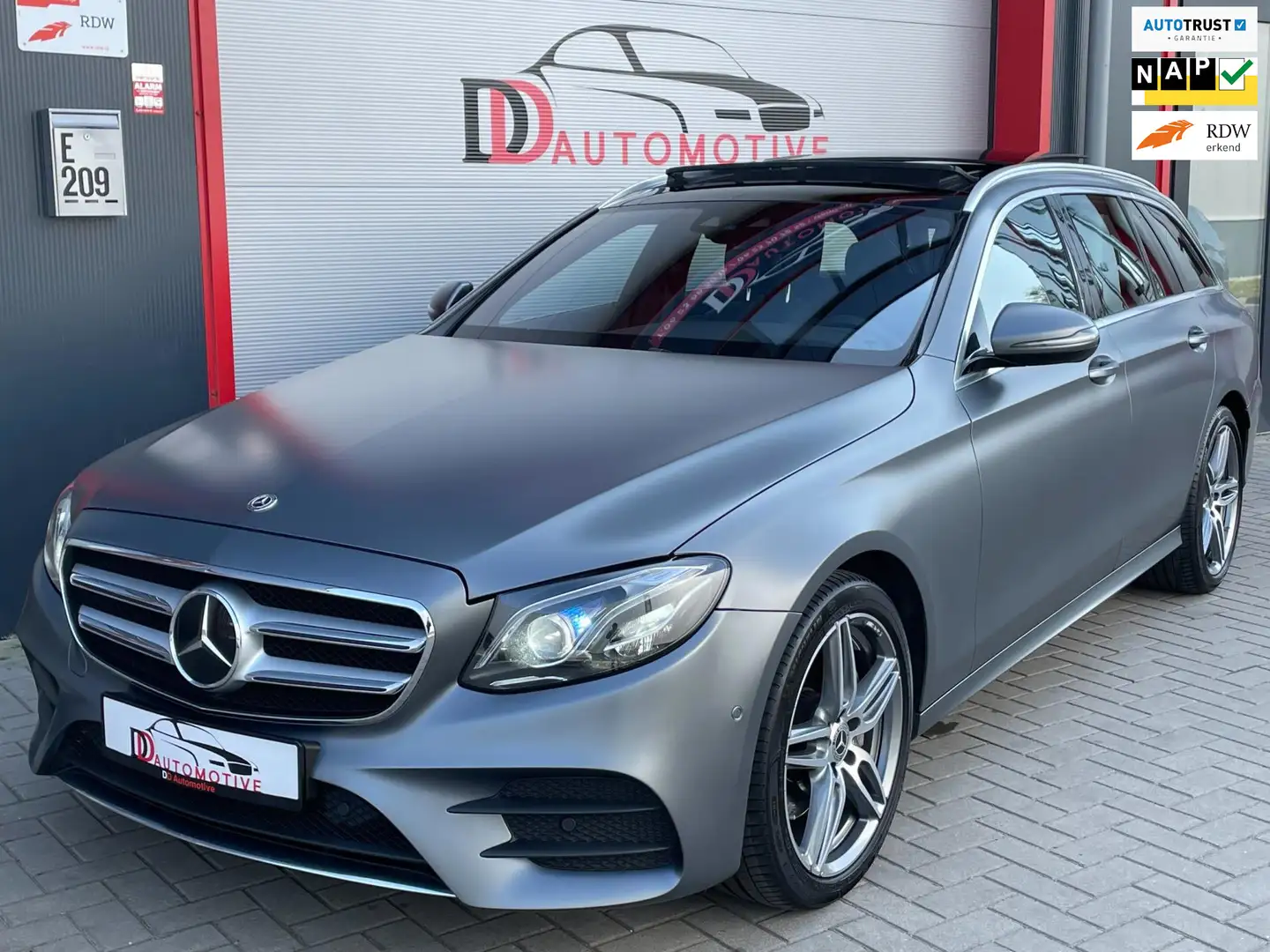 Mercedes-Benz E 220 d Amg-Line MEMORY/CAMERA/MULTIBEAM/TREKHAAK/BLIS/L Grijs - 1