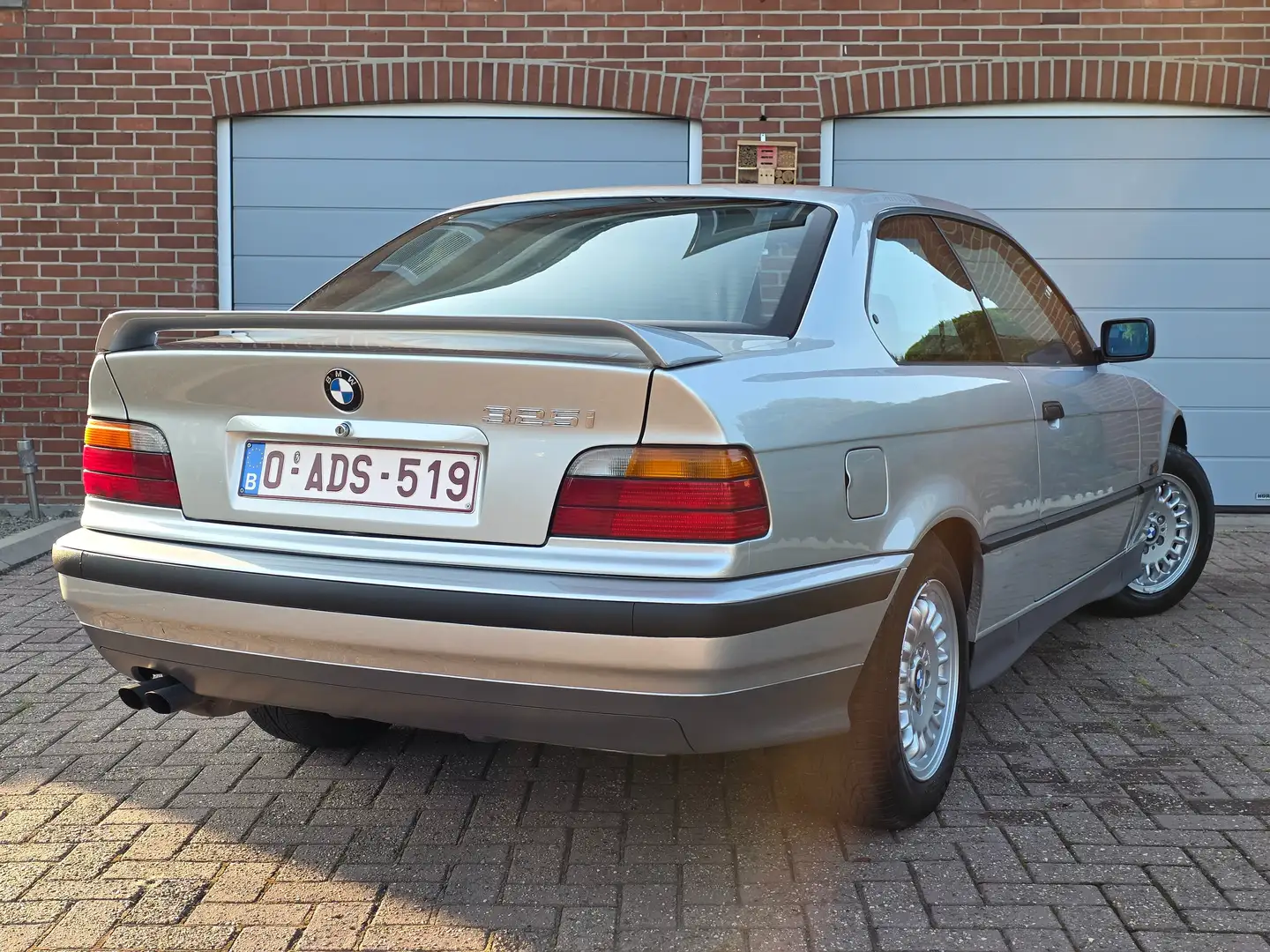 BMW 325 325i Argent - 1