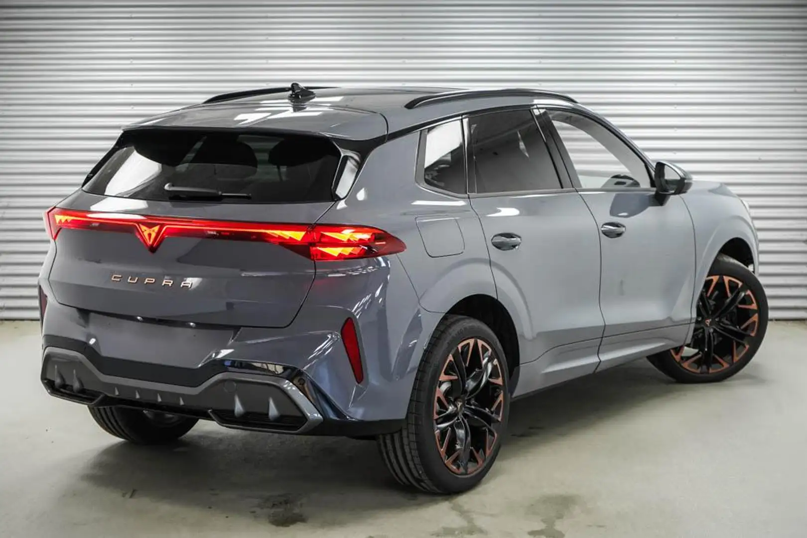 CUPRA Terramar 2,0 TSI DSG 4x4 VZ - LAGER 195 kW (265 PS), Aut... Grau - 2
