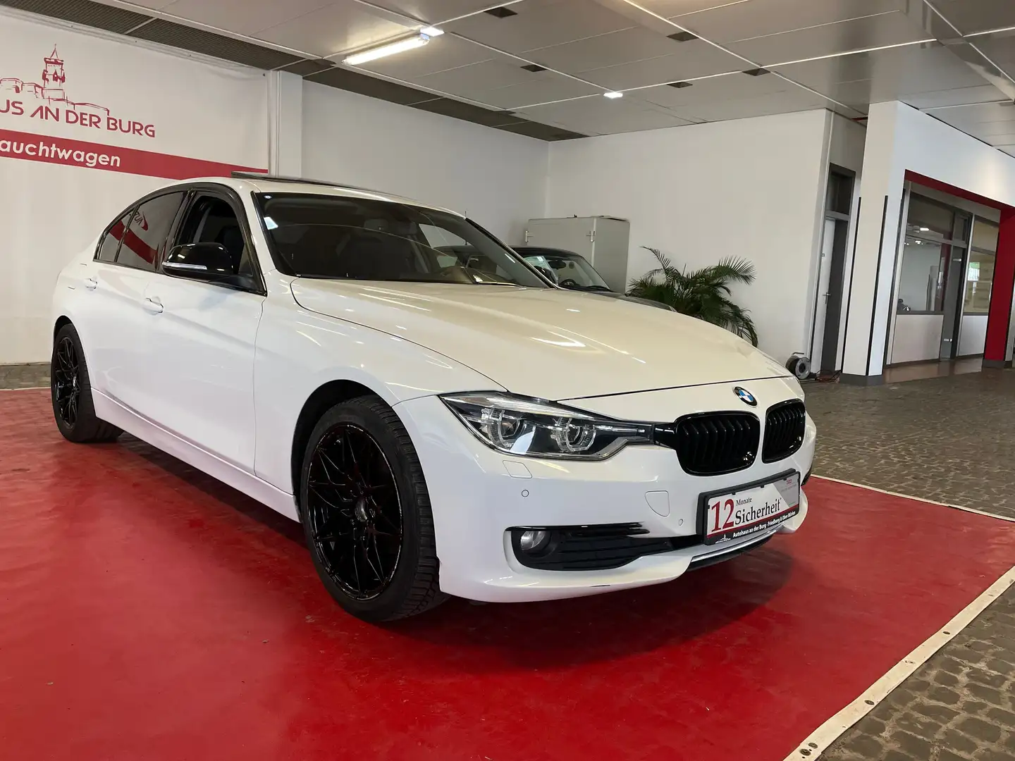 BMW 320 i *M.Paket + Bluetooth + Navi + LED + Ambiente * Weiß - 1